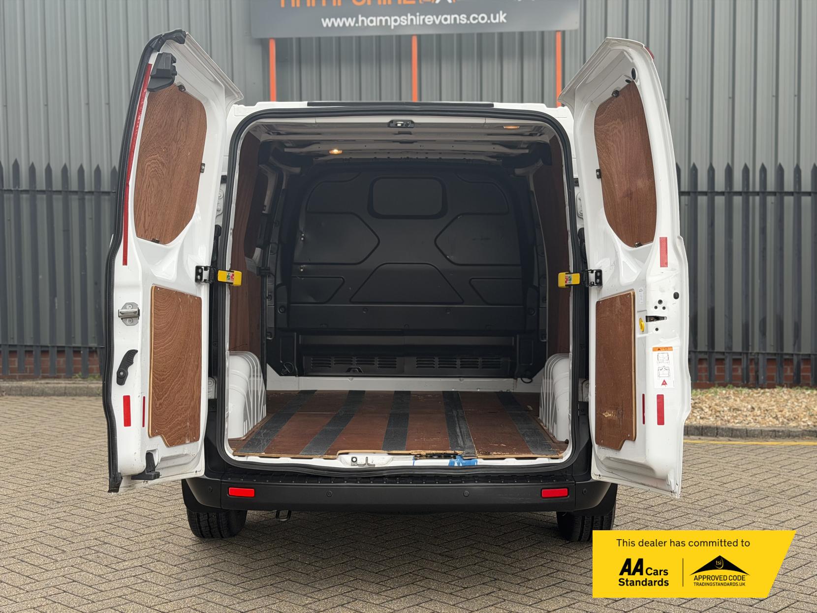 2019 Ford Transit Custom 2.0 300 EcoBlue Leader Panel Van 5dr Diesel Manual L1 H1 Euro 6 (s/s) (105 ps) - Thumbnail 14