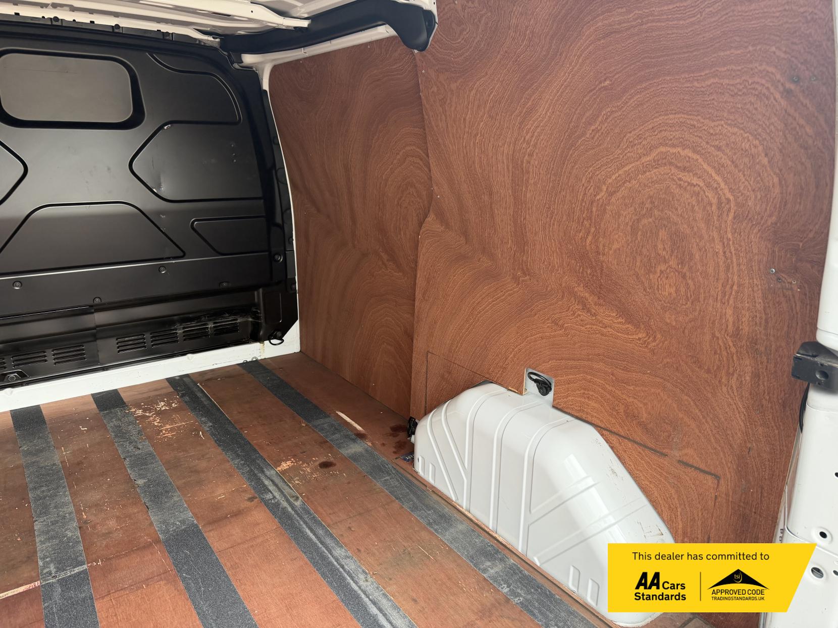 2019 Ford Transit Custom 2.0 300 EcoBlue Leader Panel Van 5dr Diesel Manual L1 H1 Euro 6 (s/s) (105 ps) - Thumbnail 19