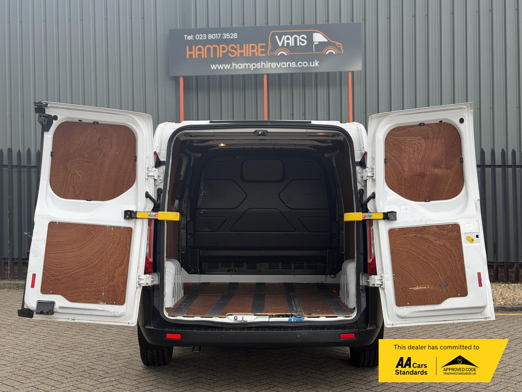 2019 Ford Transit Custom 2.0 300 EcoBlue Leader Panel Van 5dr Diesel Manual L1 H1 Euro 6 (s/s) (105 ps) - Thumbnail 15