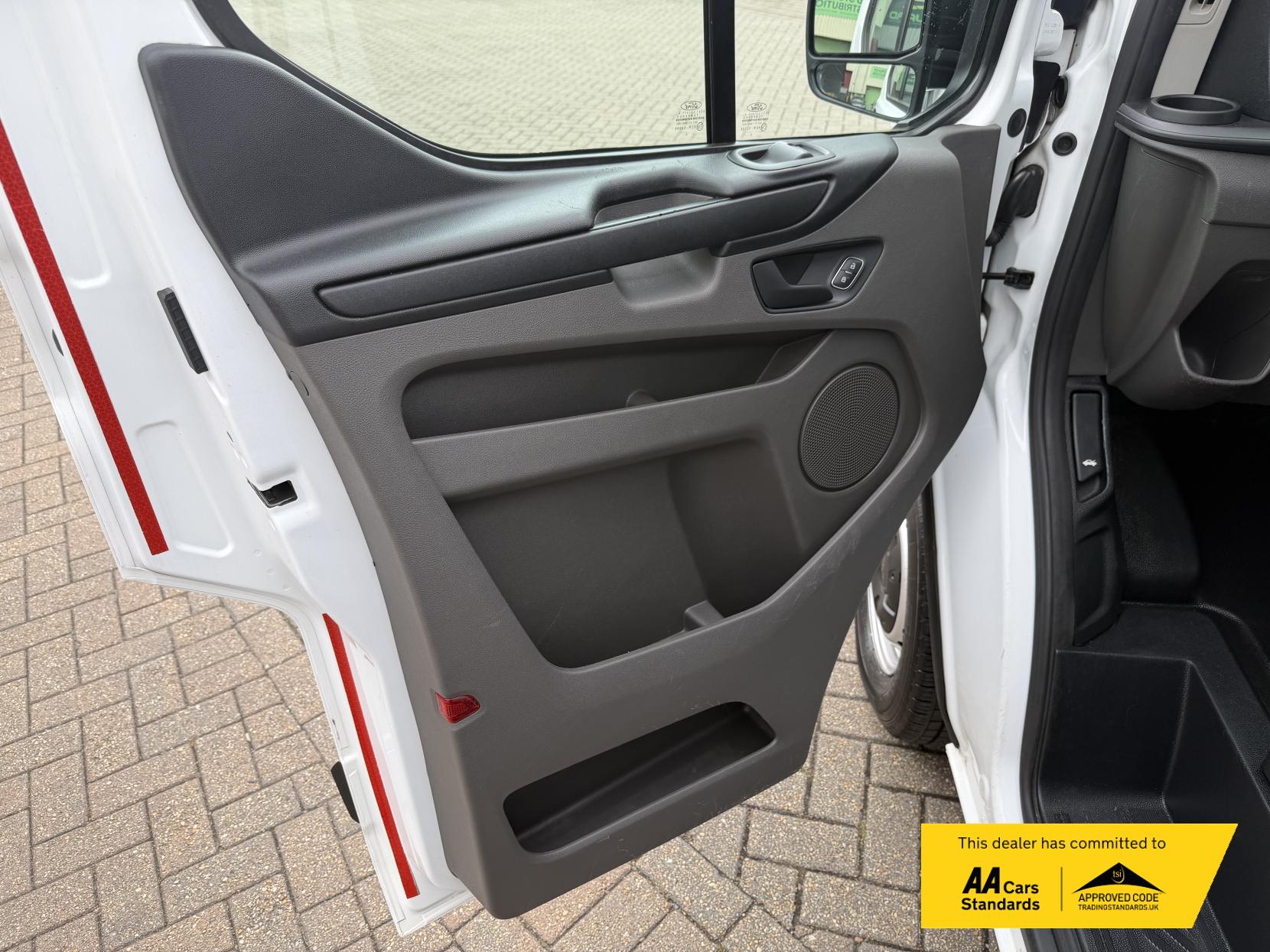 2019 Ford Transit Custom 2.0 300 EcoBlue Leader Panel Van 5dr Diesel Manual L1 H1 Euro 6 (s/s) (105 ps) - Thumbnail 22