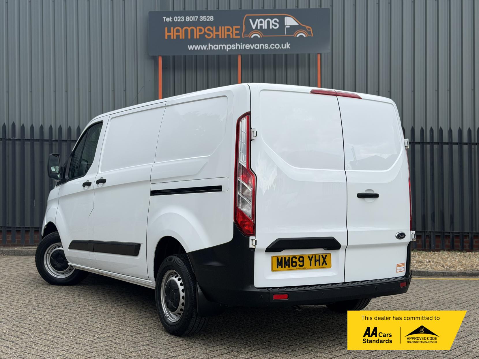 2019 Ford Transit Custom 2.0 300 EcoBlue Leader Panel Van 5dr Diesel Manual L1 H1 Euro 6 (s/s) (105 ps) - Thumbnail 4