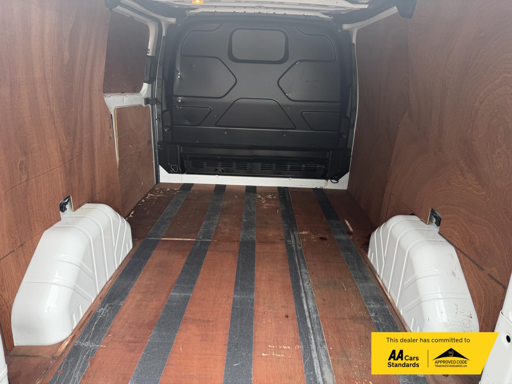2019 Ford Transit Custom 2.0 300 EcoBlue Leader Panel Van 5dr Diesel Manual L1 H1 Euro 6 (s/s) (105 ps) - Thumbnail 17