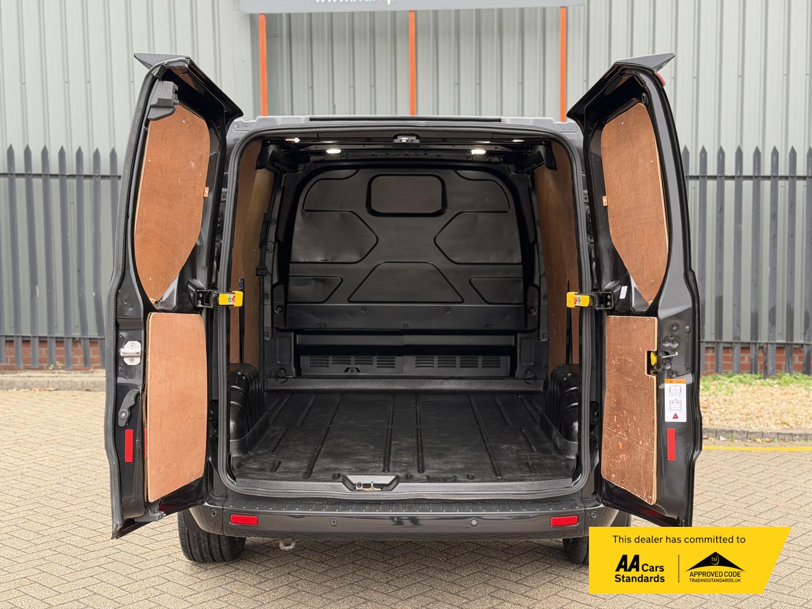 Ford Transit Custom 2.0 Limited Panel Van (2017 - 2022)