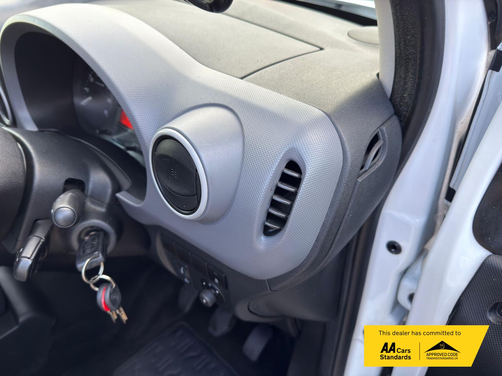 2015 Peugeot Partner 1.6 HDi 850 S Panel Van 4dr Diesel Manual L1 (138 g/km, 90 bhp) - Thumbnail 42