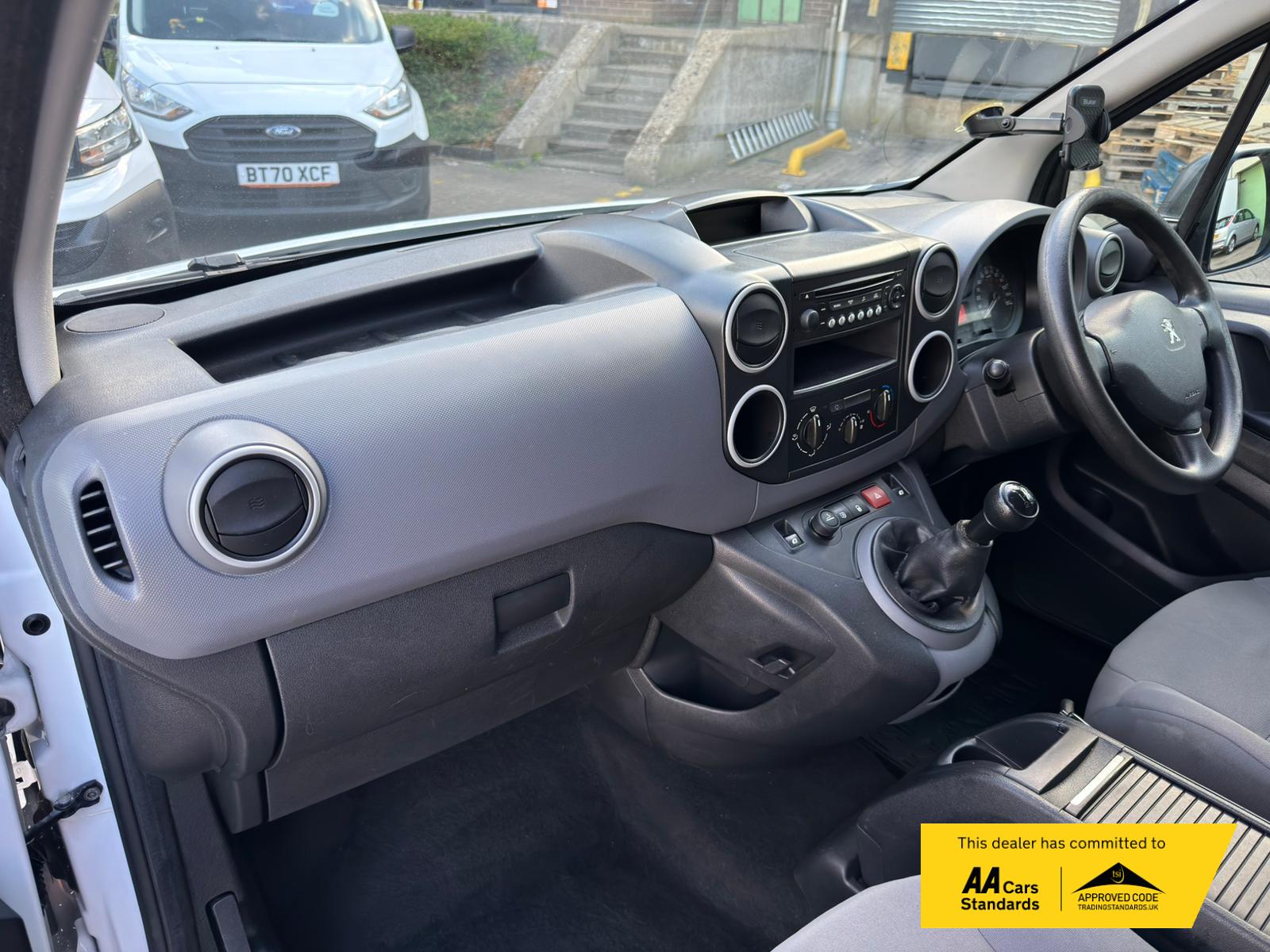 2015 Peugeot Partner 1.6 HDi 850 S Panel Van 4dr Diesel Manual L1 (138 g/km, 90 bhp) - Thumbnail 26