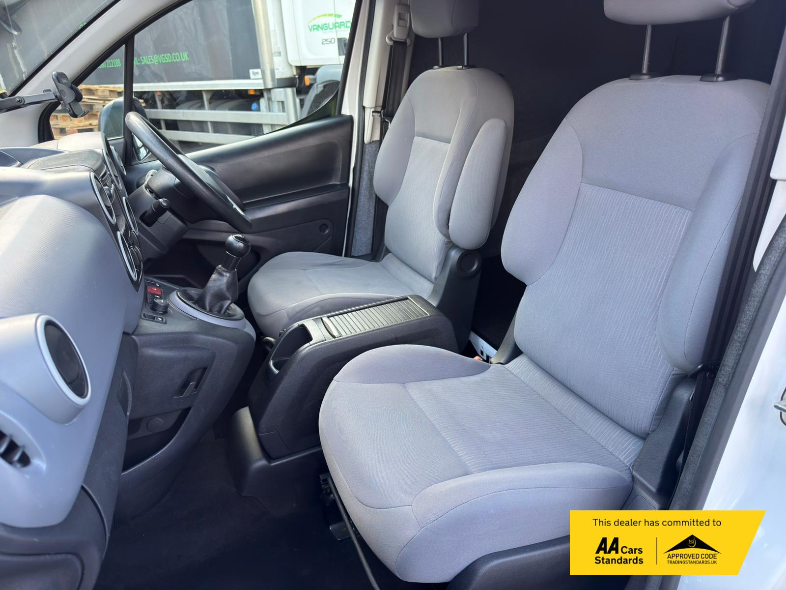 2015 Peugeot Partner 1.6 HDi 850 S Panel Van 4dr Diesel Manual L1 (138 g/km, 90 bhp) - Thumbnail 11