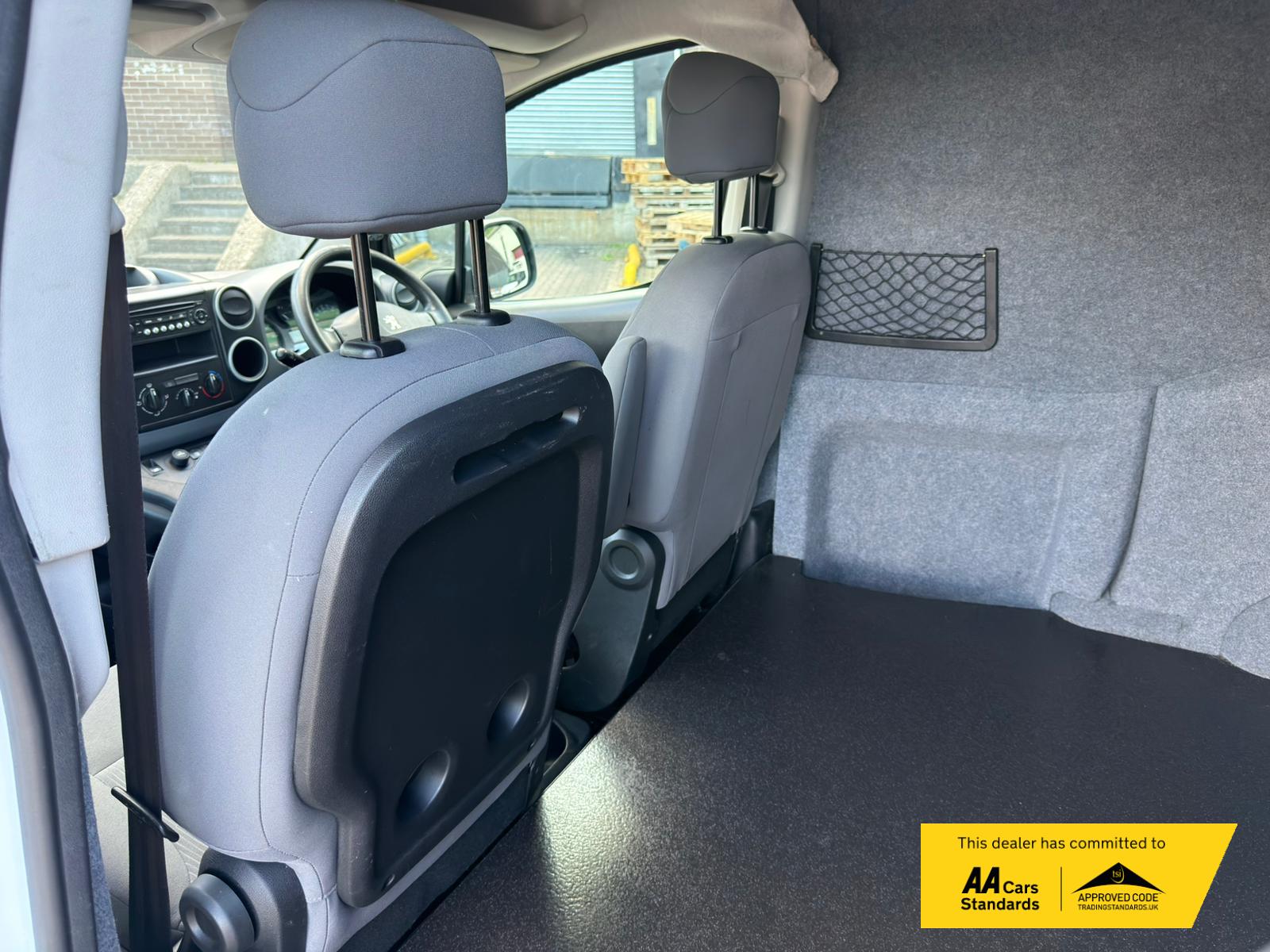 2015 Peugeot Partner 1.6 HDi 850 S Panel Van 4dr Diesel Manual L1 (138 g/km, 90 bhp) - Thumbnail 21