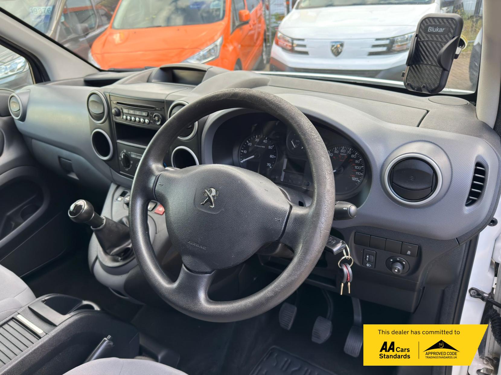 2015 Peugeot Partner 1.6 HDi 850 S Panel Van 4dr Diesel Manual L1 (138 g/km, 90 bhp) - Thumbnail 40