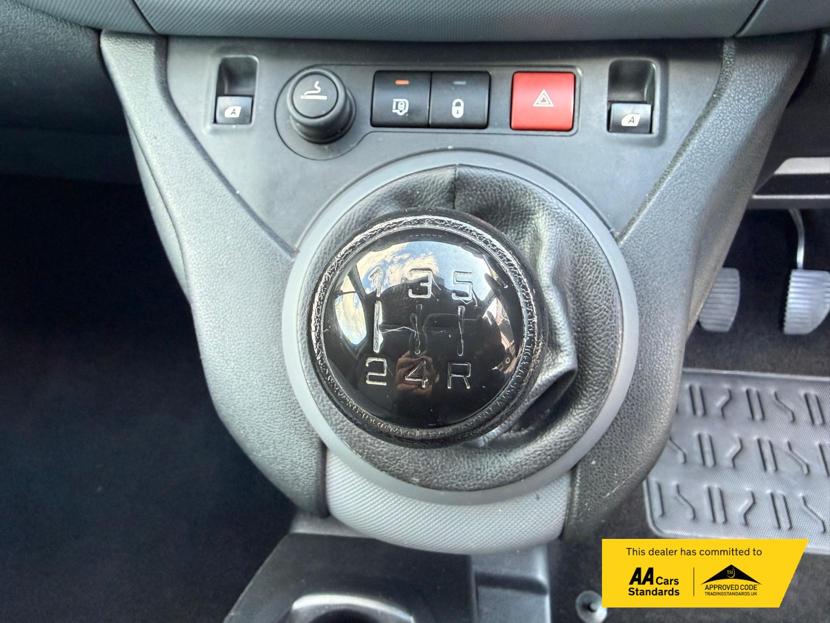 2015 Peugeot Partner 1.6 HDi 850 S Panel Van 4dr Diesel Manual L1 (138 g/km, 90 bhp) - Thumbnail 29