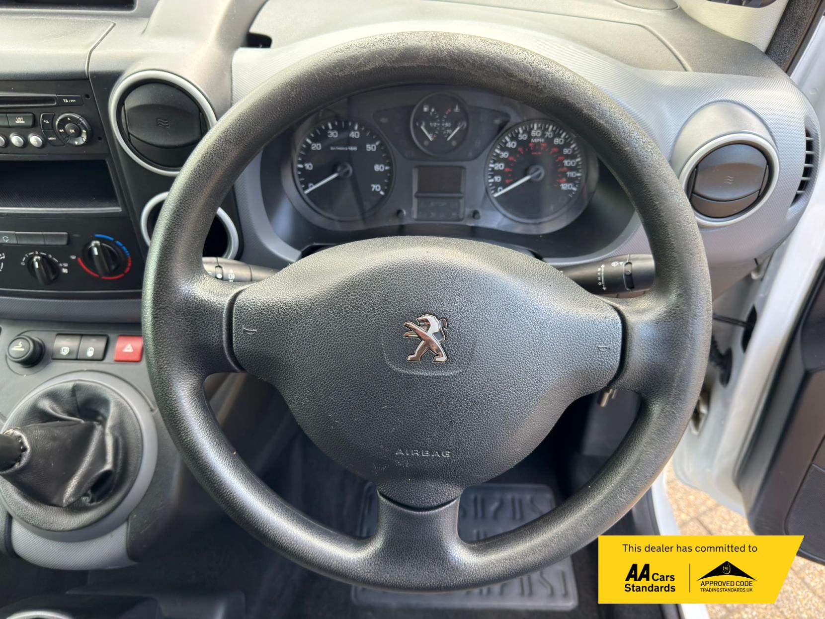 2015 Peugeot Partner 1.6 HDi 850 S Panel Van 4dr Diesel Manual L1 (138 g/km, 90 bhp) - Thumbnail 36