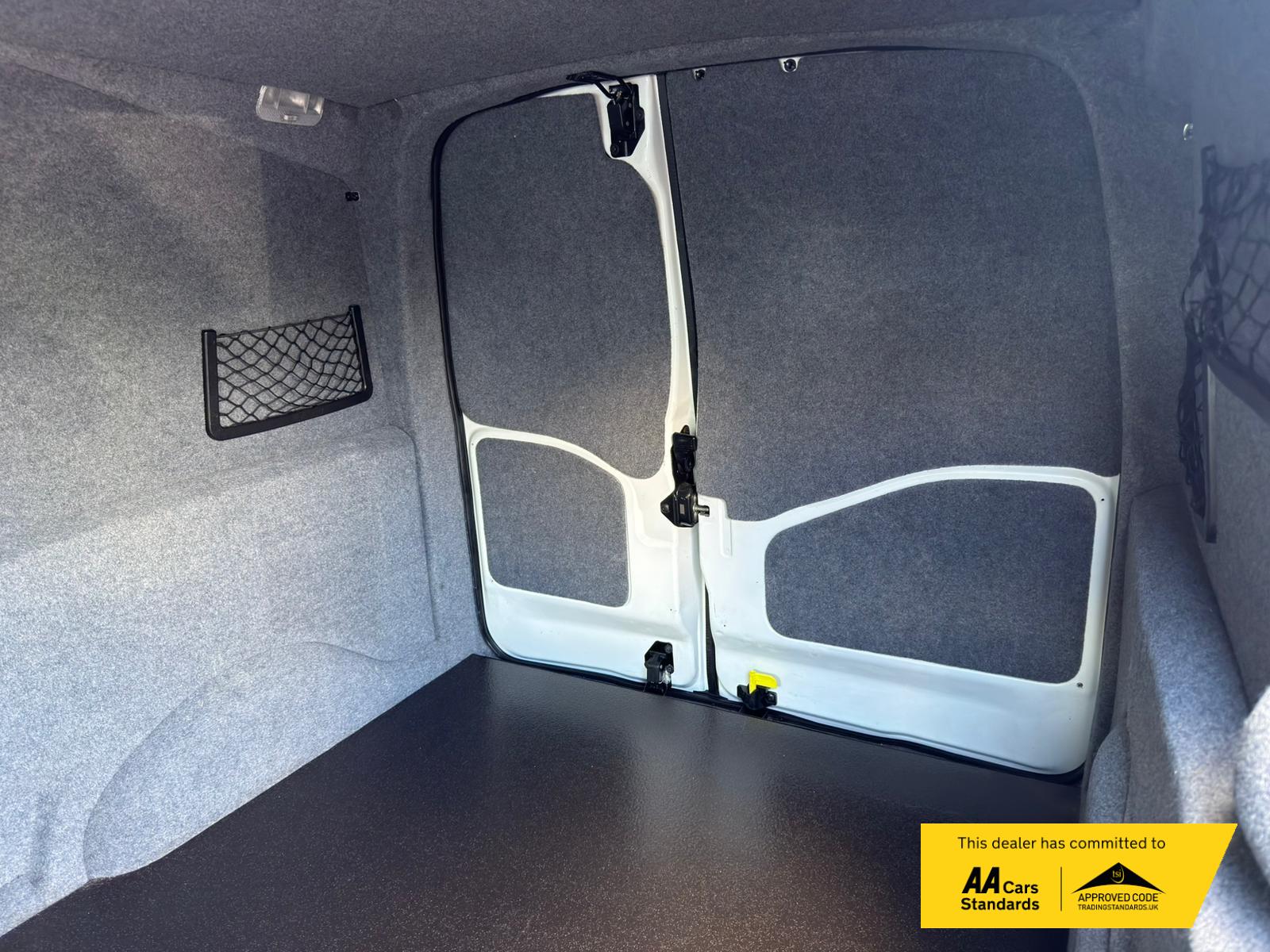 2015 Peugeot Partner 1.6 HDi 850 S Panel Van 4dr Diesel Manual L1 (138 g/km, 90 bhp) - Thumbnail 22