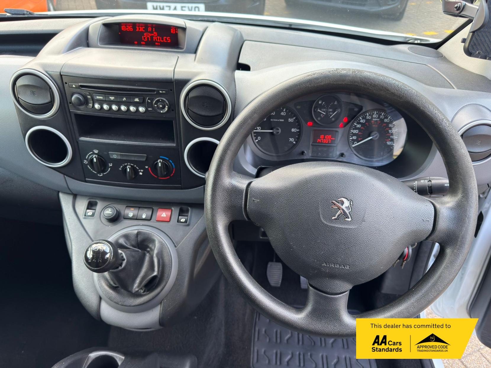 2015 Peugeot Partner 1.6 HDi 850 S Panel Van 4dr Diesel Manual L1 (138 g/km, 90 bhp) - Thumbnail 33