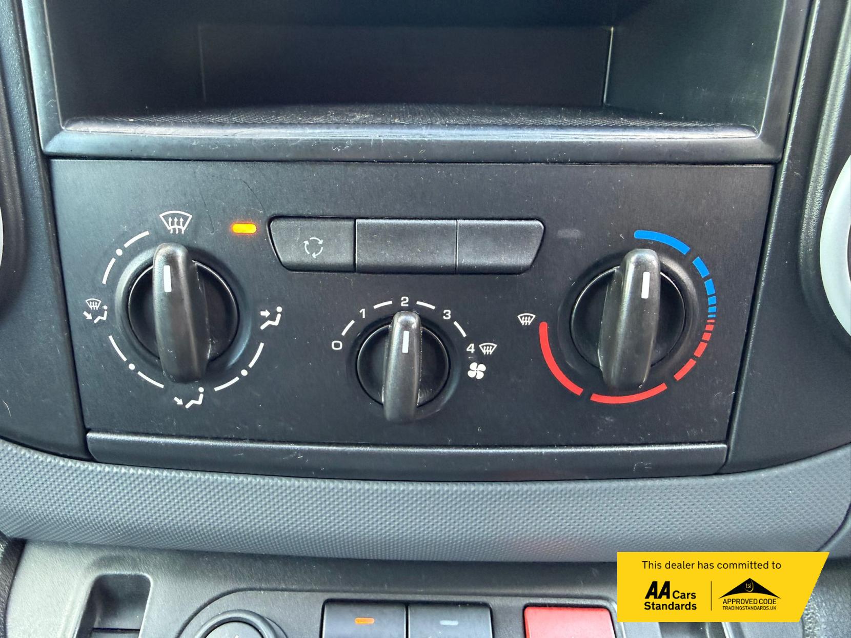 2015 Peugeot Partner 1.6 HDi 850 S Panel Van 4dr Diesel Manual L1 (138 g/km, 90 bhp) - Thumbnail 32
