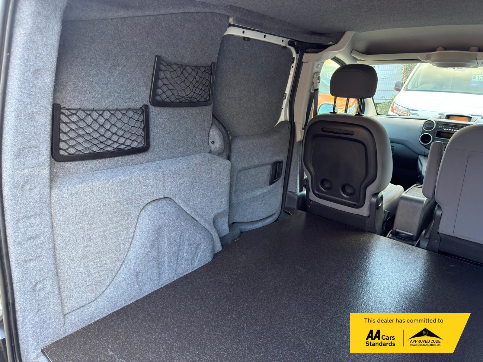 2015 Peugeot Partner 1.6 HDi 850 S Panel Van 4dr Diesel Manual L1 (138 g/km, 90 bhp) - Thumbnail 17