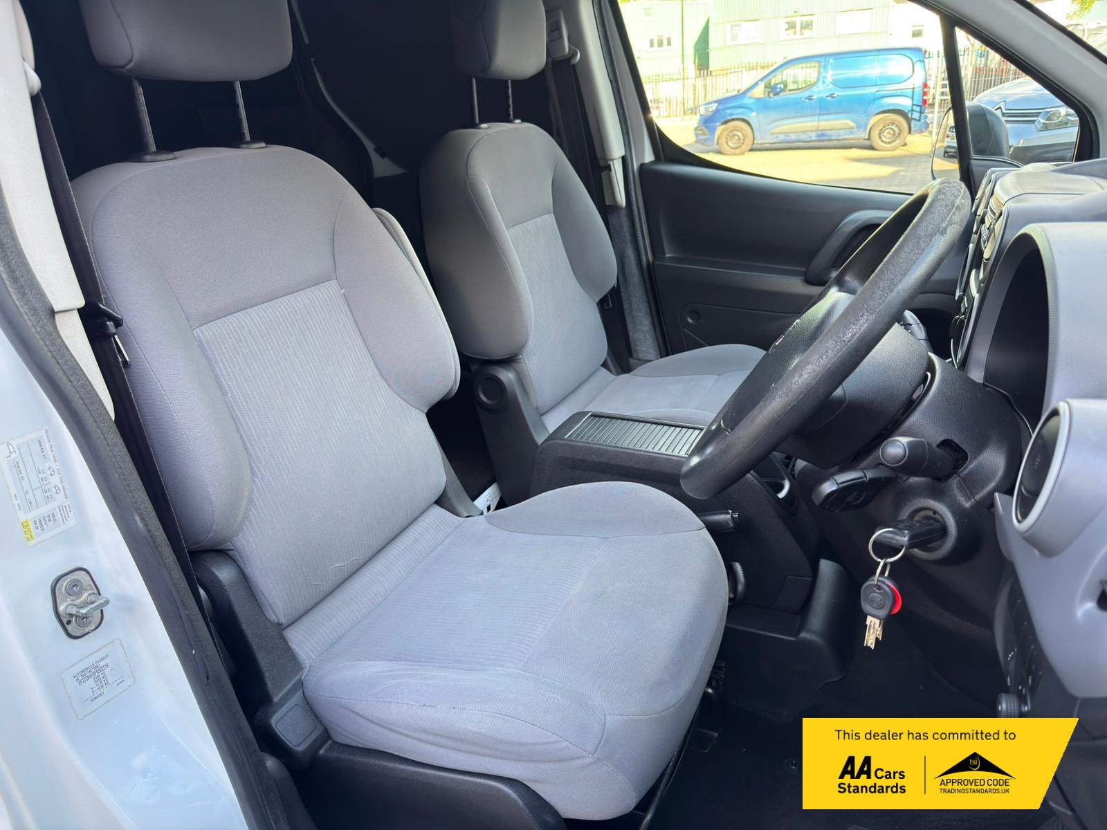2015 Peugeot Partner 1.6 HDi 850 S Panel Van 4dr Diesel Manual L1 (138 g/km, 90 bhp) - Thumbnail 10