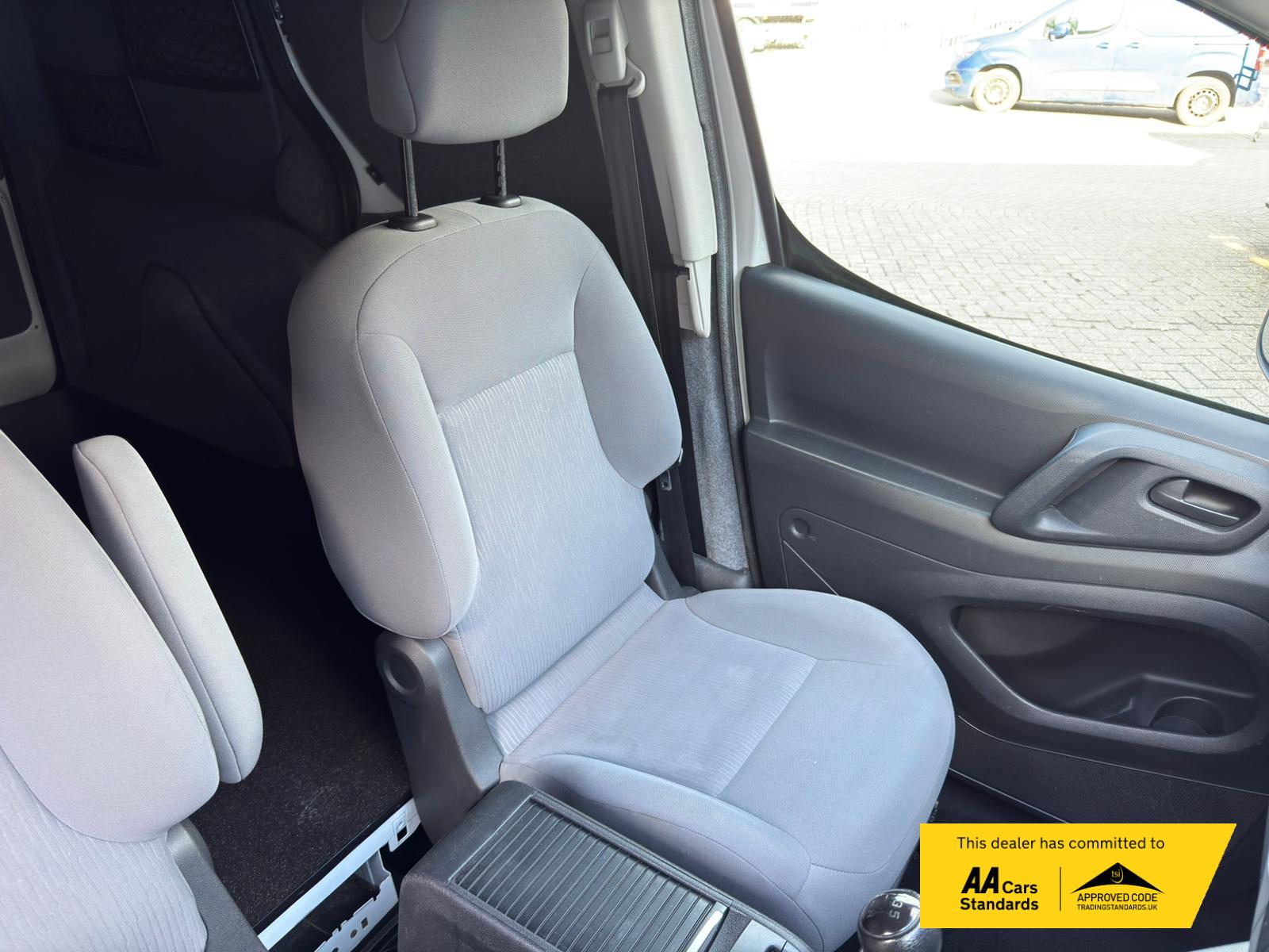 2015 Peugeot Partner 1.6 HDi 850 S Panel Van 4dr Diesel Manual L1 (138 g/km, 90 bhp) - Thumbnail 12