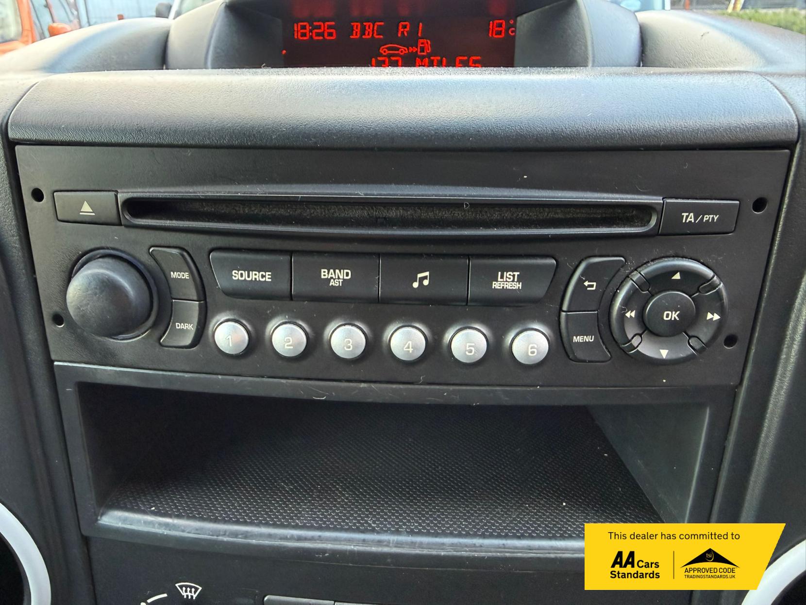2015 Peugeot Partner 1.6 HDi 850 S Panel Van 4dr Diesel Manual L1 (138 g/km, 90 bhp) - Thumbnail 31