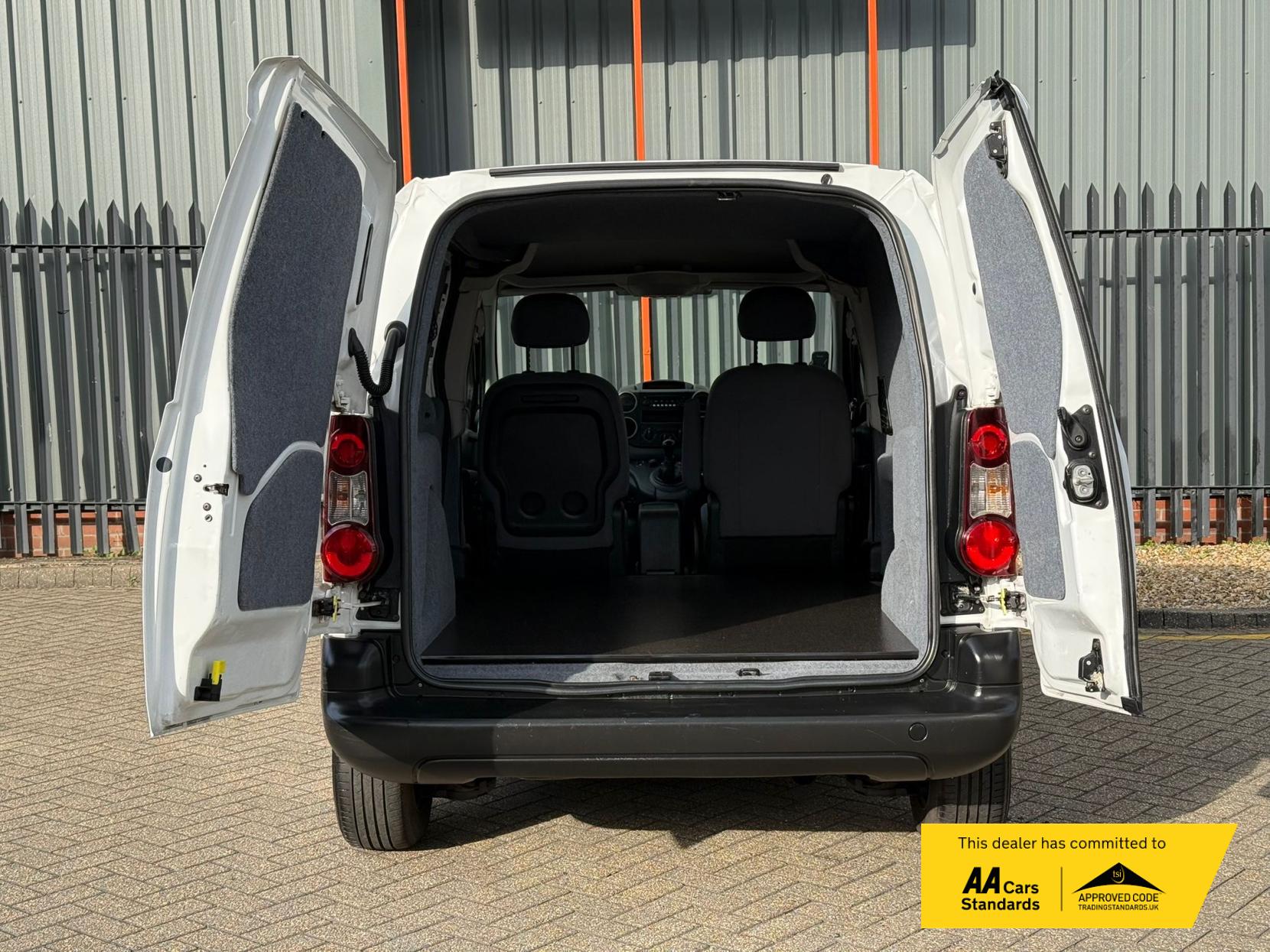 2015 Peugeot Partner 1.6 HDi 850 S Panel Van 4dr Diesel Manual L1 (138 g/km, 90 bhp) - Thumbnail 16