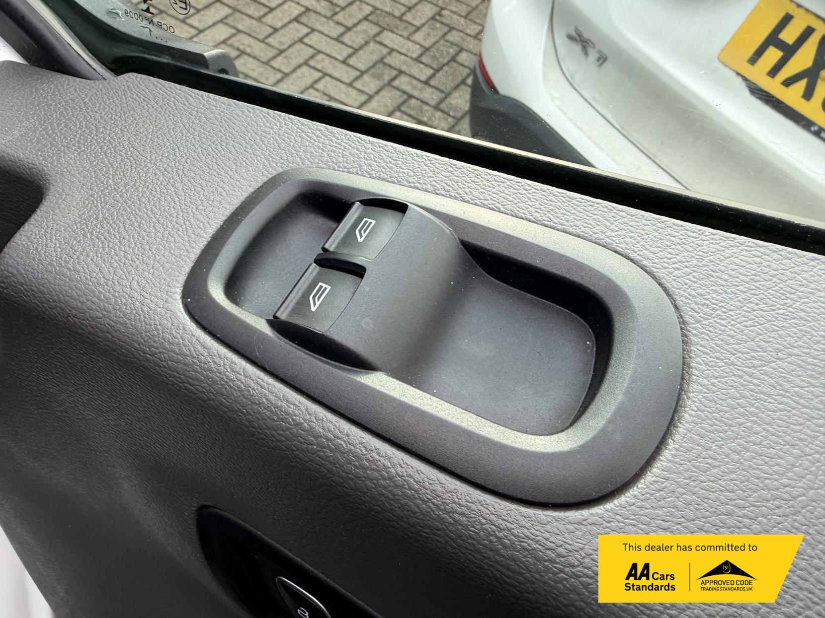 Ford Transit 2.0 350 EcoBlue 1-Way Double Tipper Double Cab 4dr Diesel Manual RWD L3 Euro 6 (1-Way, 1-Stop) (130 ps)