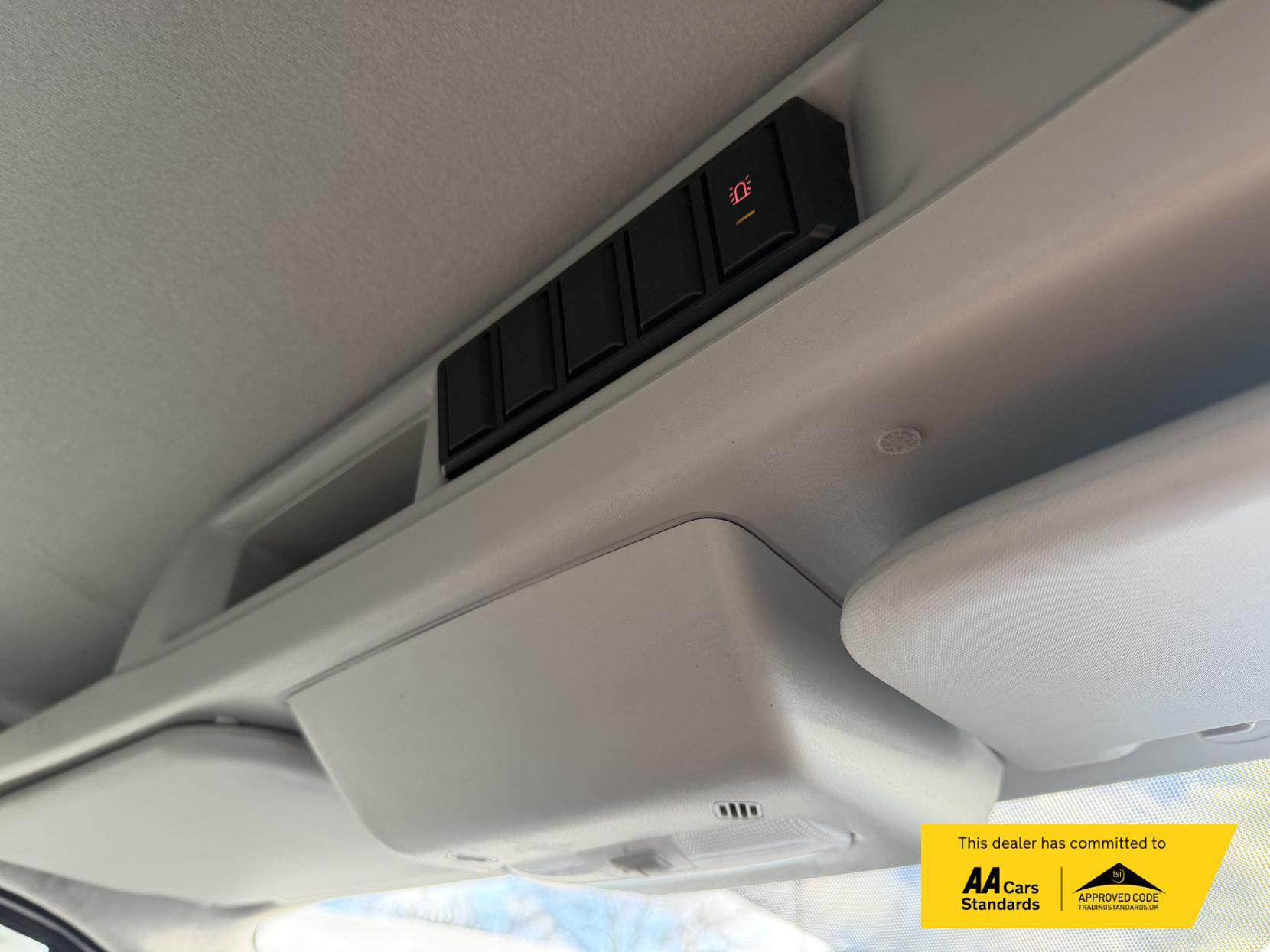 Ford Transit 2.0 350 EcoBlue 1-Way Double Tipper Double Cab 4dr Diesel Manual RWD L3 Euro 6 (1-Way, 1-Stop) (130 ps)