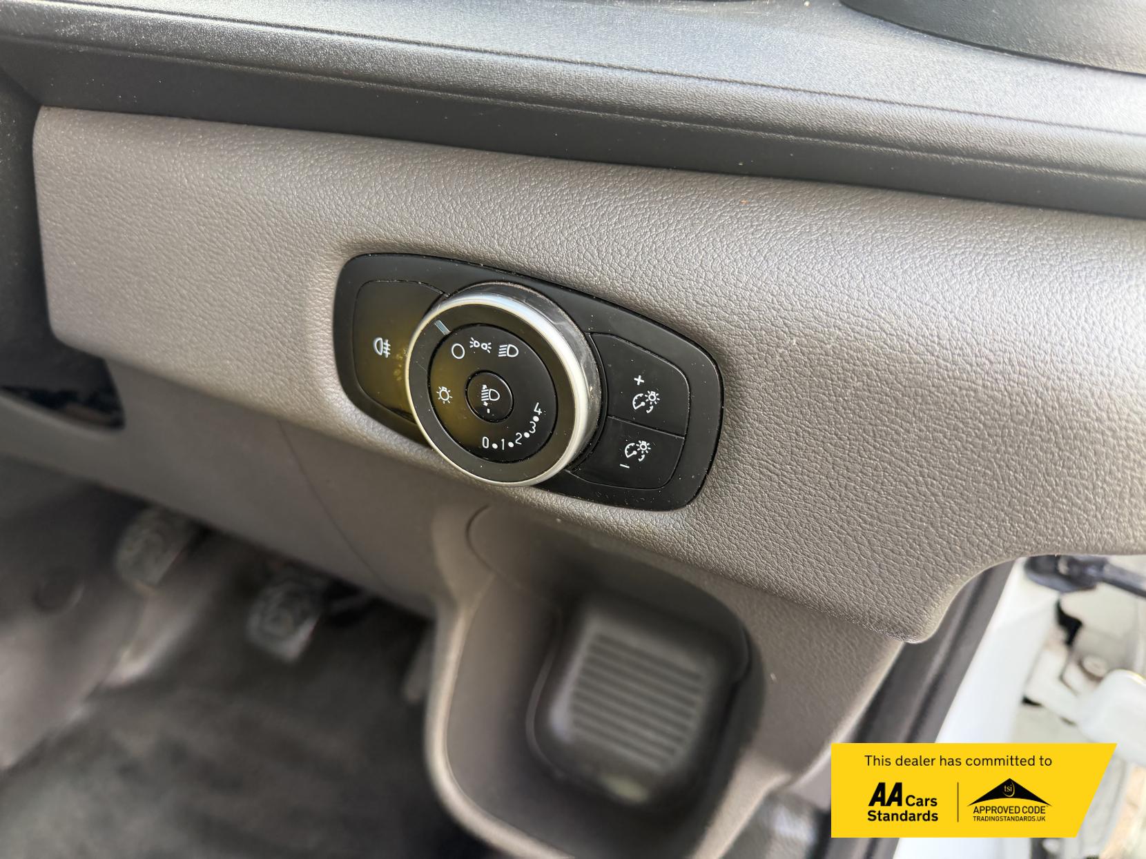 Ford Transit 2.0 350 EcoBlue 1-Way Double Tipper Double Cab 4dr Diesel Manual RWD L3 Euro 6 (1-Way, 1-Stop) (130 ps)