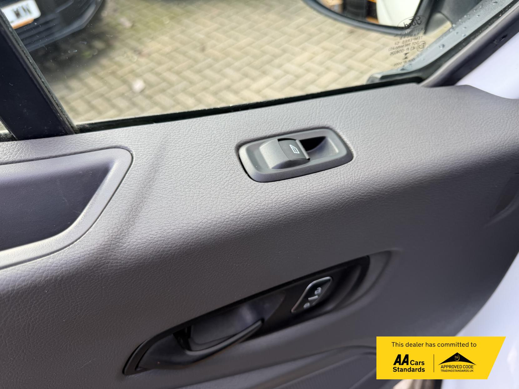 Ford Transit 2.0 350 EcoBlue 1-Way Double Tipper Double Cab 4dr Diesel Manual RWD L3 Euro 6 (1-Way, 1-Stop) (130 ps)