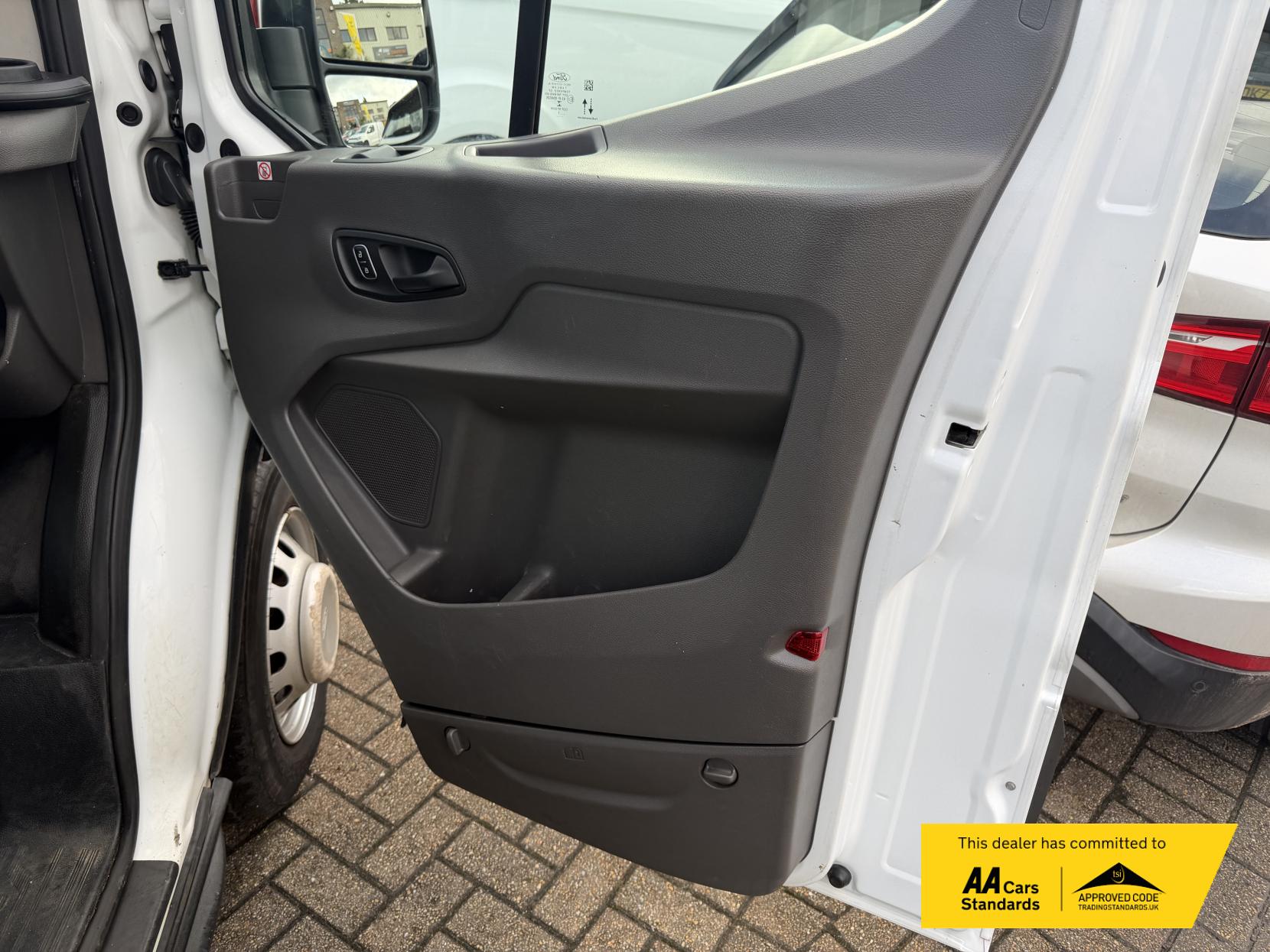 Ford Transit 2.0 350 EcoBlue 1-Way Double Tipper Double Cab 4dr Diesel Manual RWD L3 Euro 6 (1-Way, 1-Stop) (130 ps)