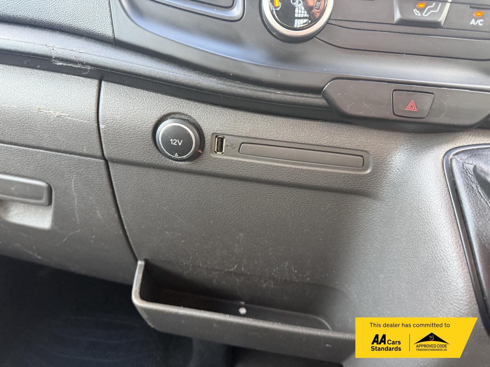 Ford Transit 2.0 350 EcoBlue 1-Way Double Tipper Double Cab 4dr Diesel Manual RWD L3 Euro 6 (1-Way, 1-Stop) (130 ps)