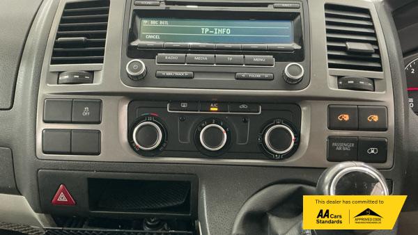 2014 Volkswagen Transporter 2.0 TDI T32 Highline Kombi 4dr Diesel Manual L3 H1 (198 g/km, 138.08 bhp) - Thumbnail 10