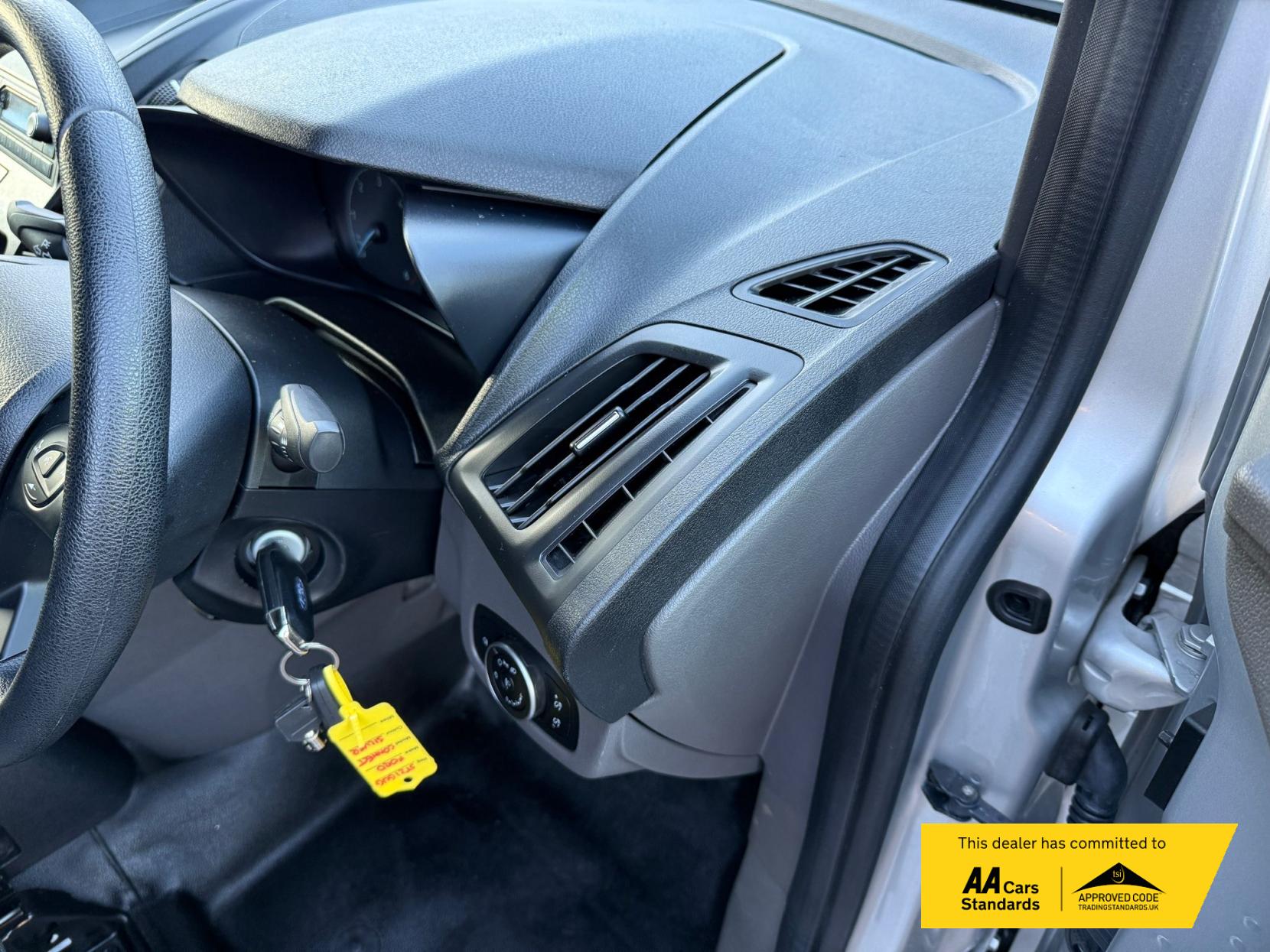 Ford Transit Connect 1.5 Leader Combi Van (2018 - 2023)