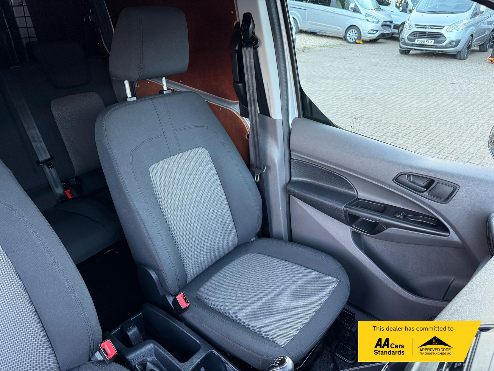 Ford Transit Connect 1.5 Leader Combi Van (2018 - 2023)