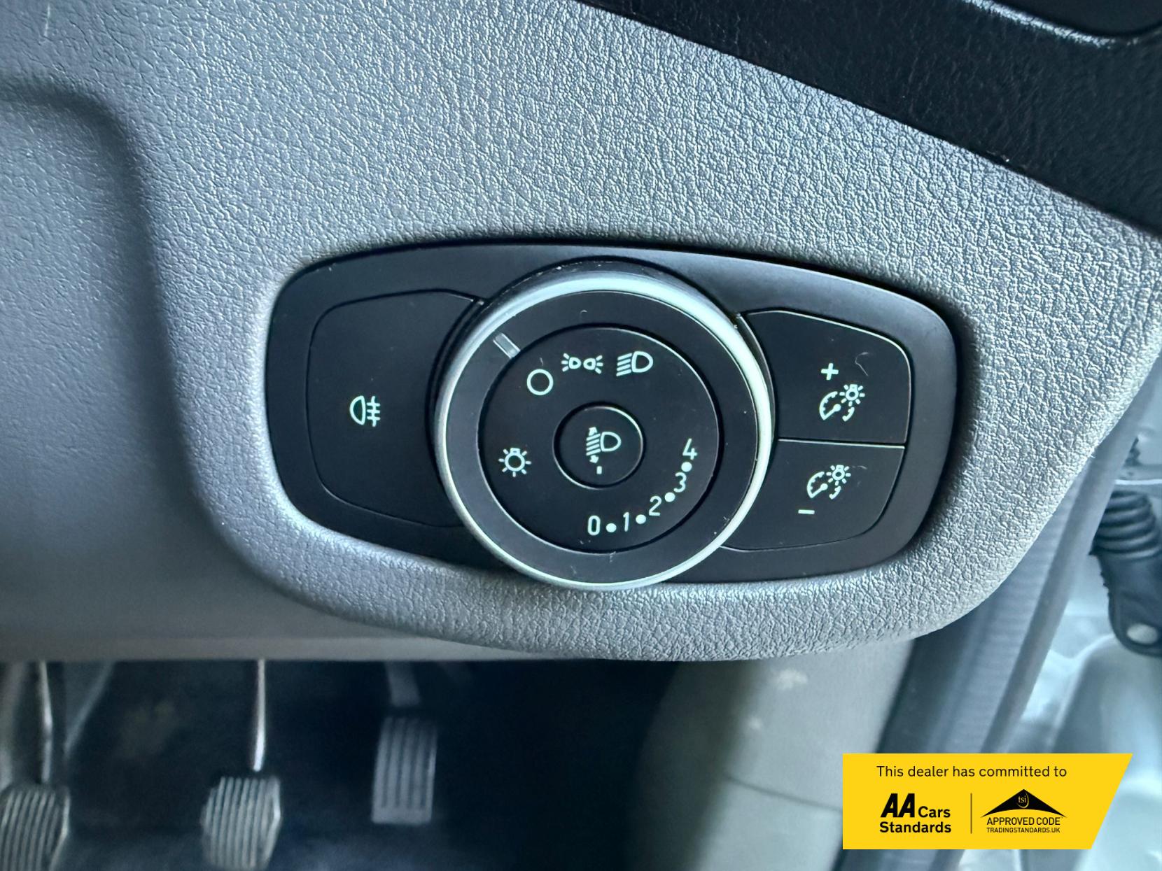 Ford Transit Connect 1.5 Leader Combi Van (2018 - 2023)