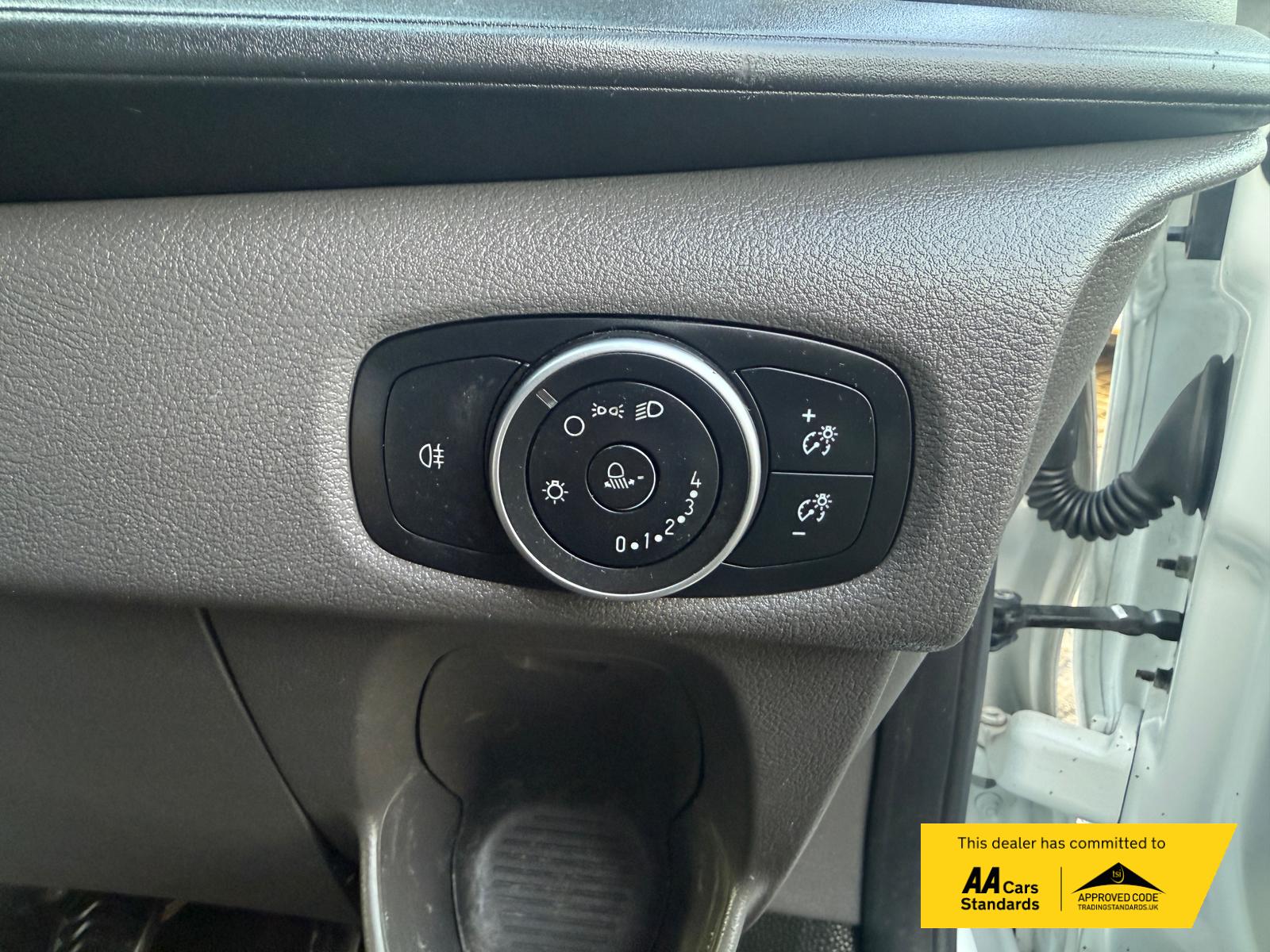 Ford Transit Custom 2.0 300 EcoBlue Leader Panel Van 5dr Diesel Manual L2 H2 Euro 6 (s/s) (130 ps)