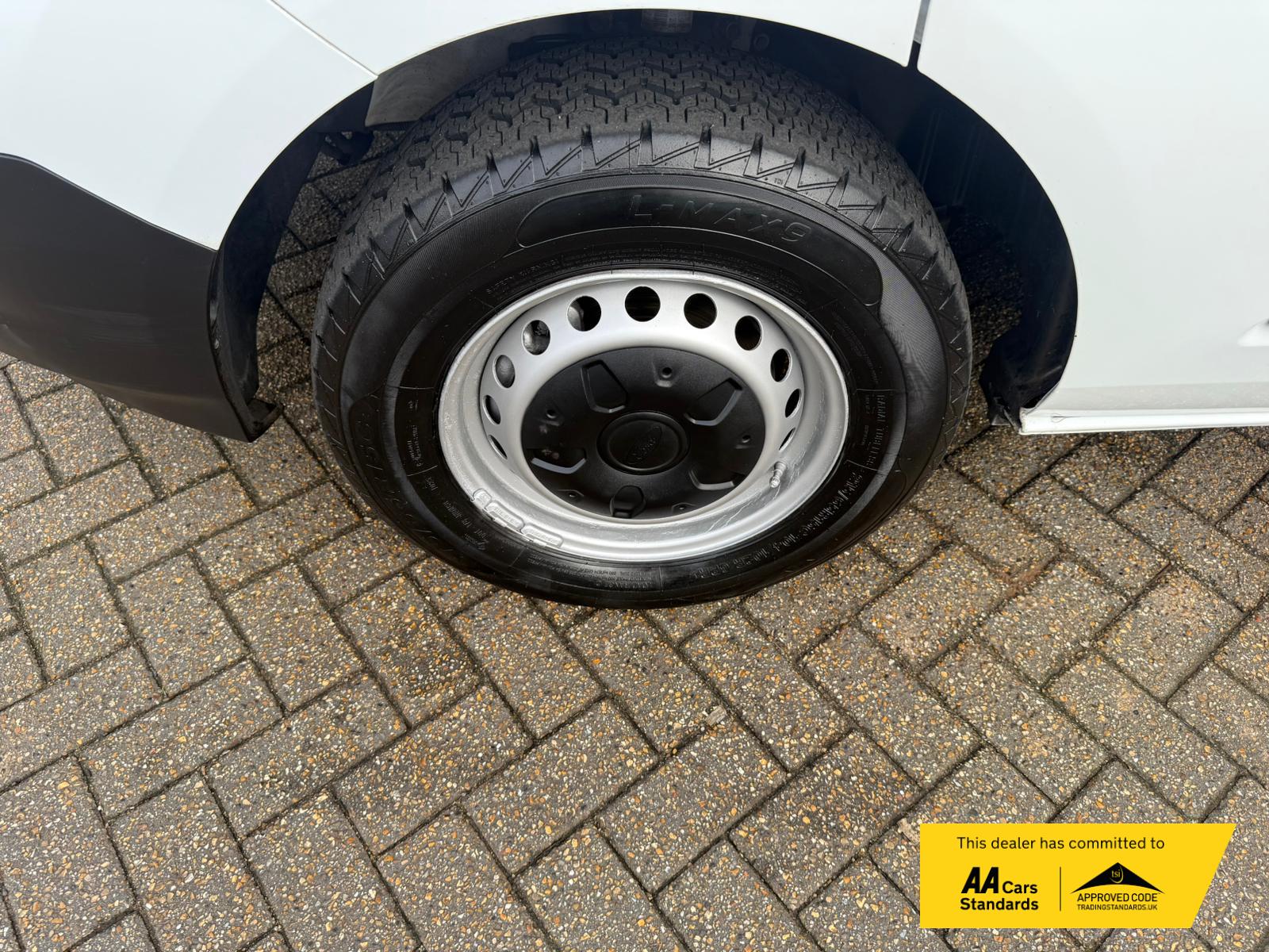 Ford Transit Custom 2.0 300 EcoBlue Leader Panel Van 5dr Diesel Manual L2 H2 Euro 6 (s/s) (130 ps)