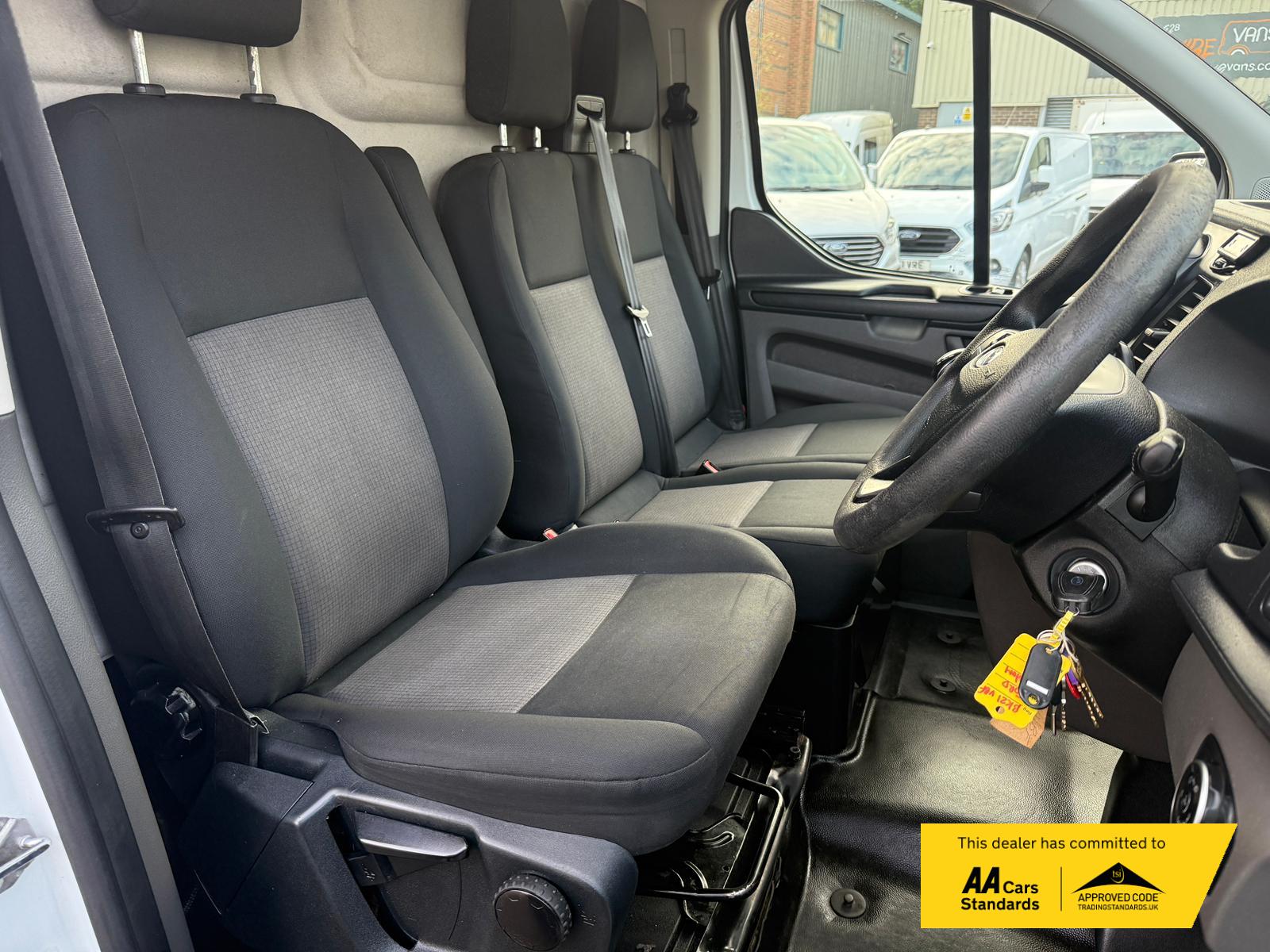 Ford Transit Custom 2.0 300 EcoBlue Leader Panel Van 5dr Diesel Manual L2 H2 Euro 6 (s/s) (130 ps)