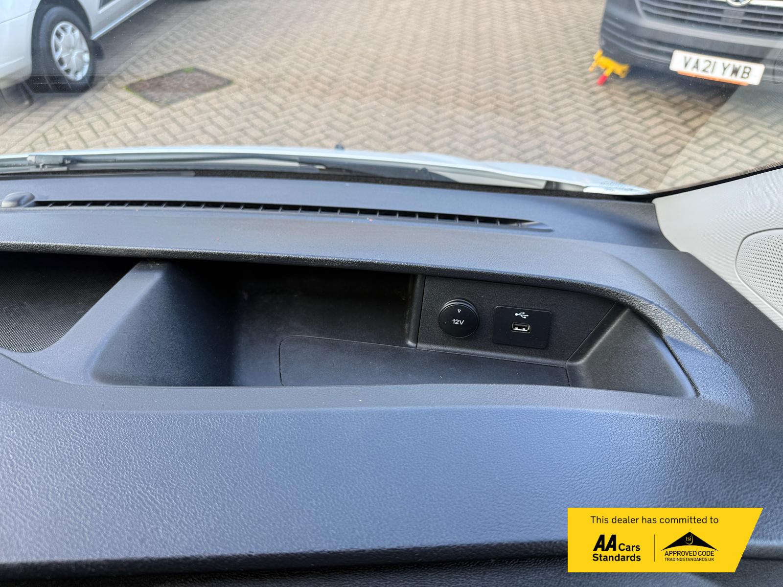 Ford Transit Custom 2.0 300 EcoBlue Leader Panel Van 5dr Diesel Manual L2 H2 Euro 6 (s/s) (130 ps)