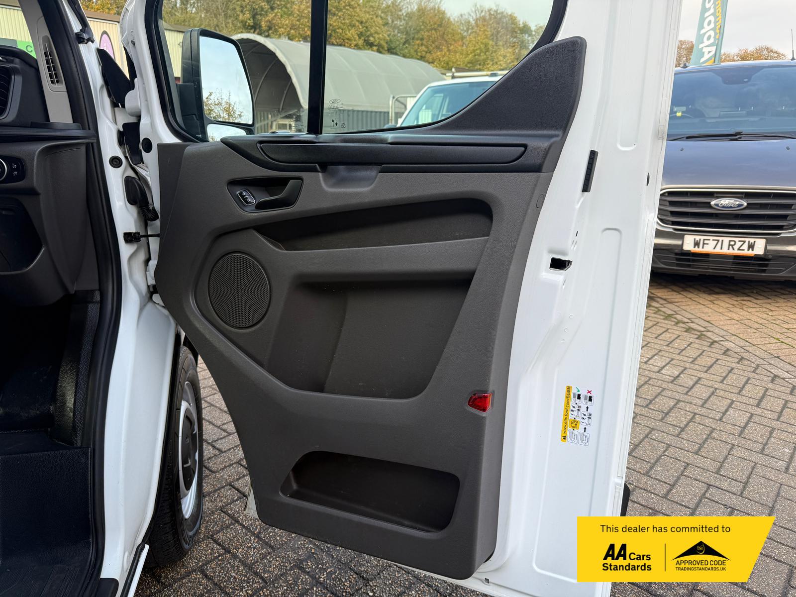 Ford Transit Custom 2.0 300 EcoBlue Leader Panel Van 5dr Diesel Manual L2 H2 Euro 6 (s/s) (130 ps)