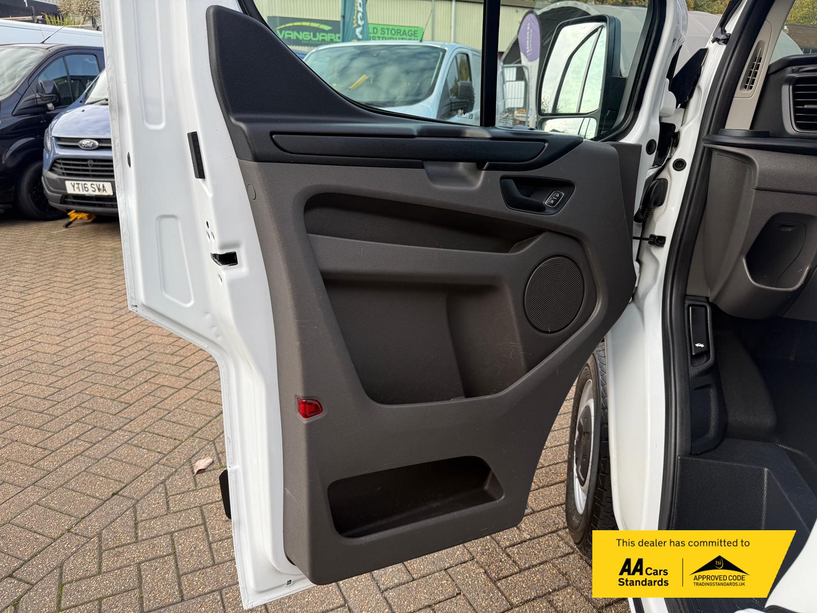 Ford Transit Custom 2.0 300 EcoBlue Leader Panel Van 5dr Diesel Manual L2 H2 Euro 6 (s/s) (130 ps)