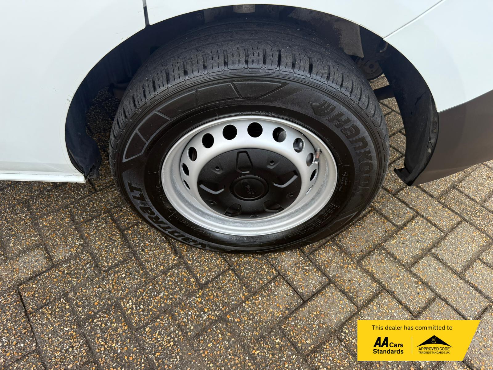 Ford Transit Custom 2.0 300 EcoBlue Leader Panel Van 5dr Diesel Manual L2 H2 Euro 6 (s/s) (130 ps)