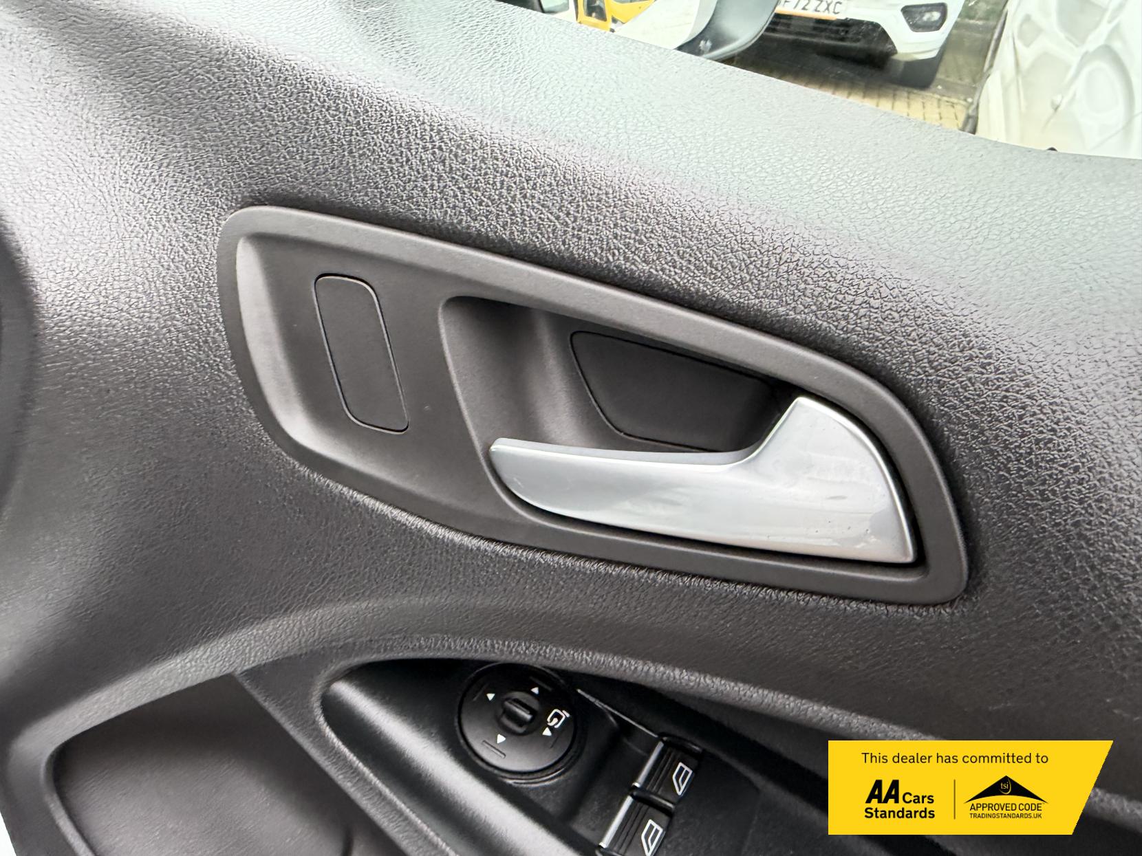 Ford Transit Connect 1.5 TDCi 240 Limited Panel Van 5dr Diesel Manual L2 H1 (119 g/km, 118 bhp)