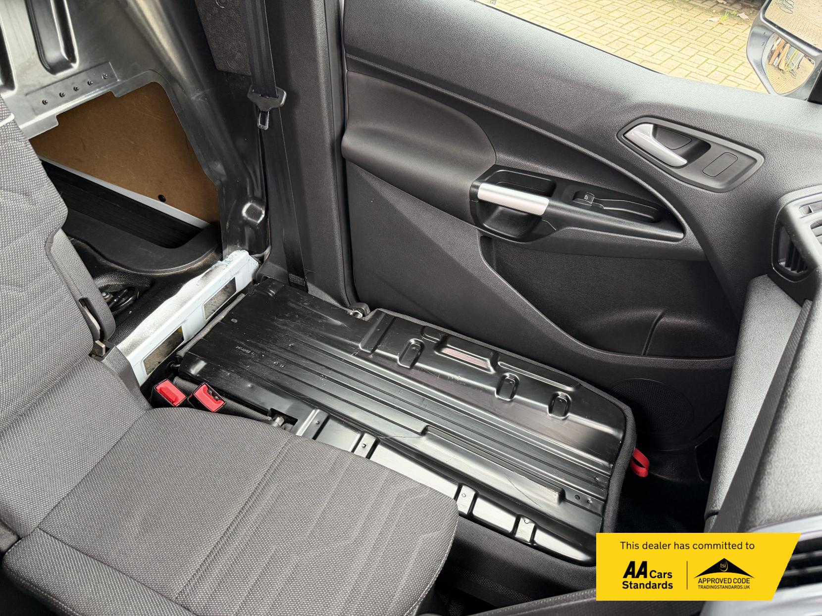 Ford Transit Connect 1.5 TDCi 240 Limited Panel Van 5dr Diesel Manual L2 H1 (119 g/km, 118 bhp)