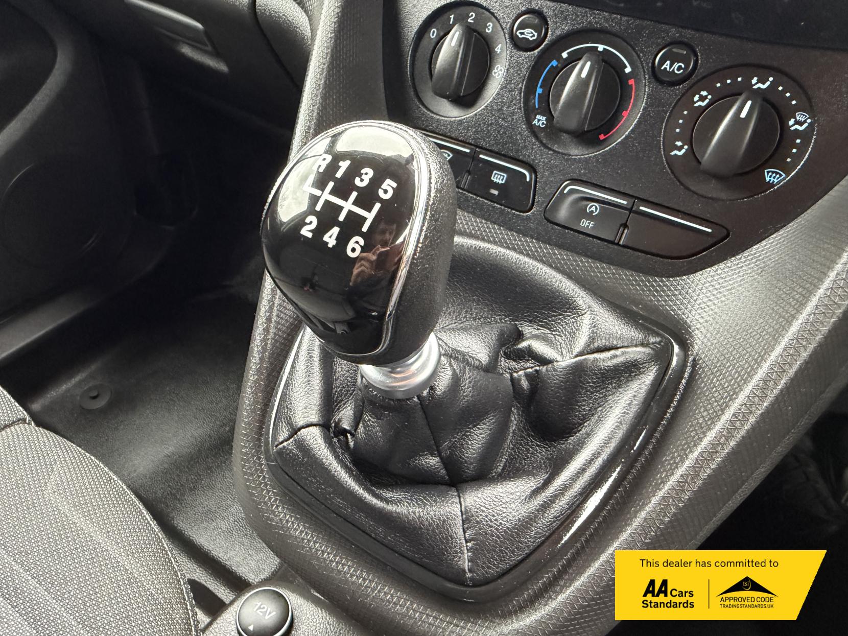 Ford Transit Connect 1.5 TDCi 240 Limited Panel Van 5dr Diesel Manual L2 H1 (119 g/km, 118 bhp)