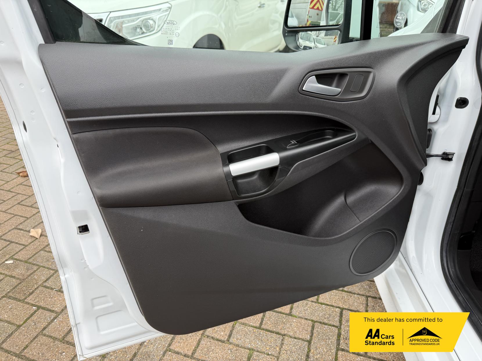 Ford Transit Connect 1.5 TDCi 240 Limited Panel Van 5dr Diesel Manual L2 H1 (119 g/km, 118 bhp)