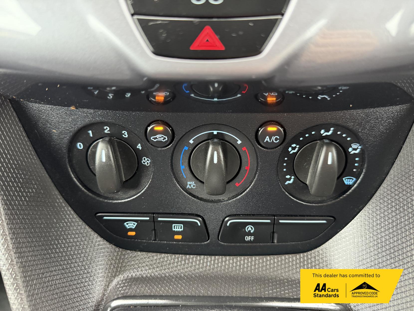 Ford Transit Connect 1.5 TDCi 240 Limited Panel Van 5dr Diesel Manual L2 H1 (119 g/km, 118 bhp)