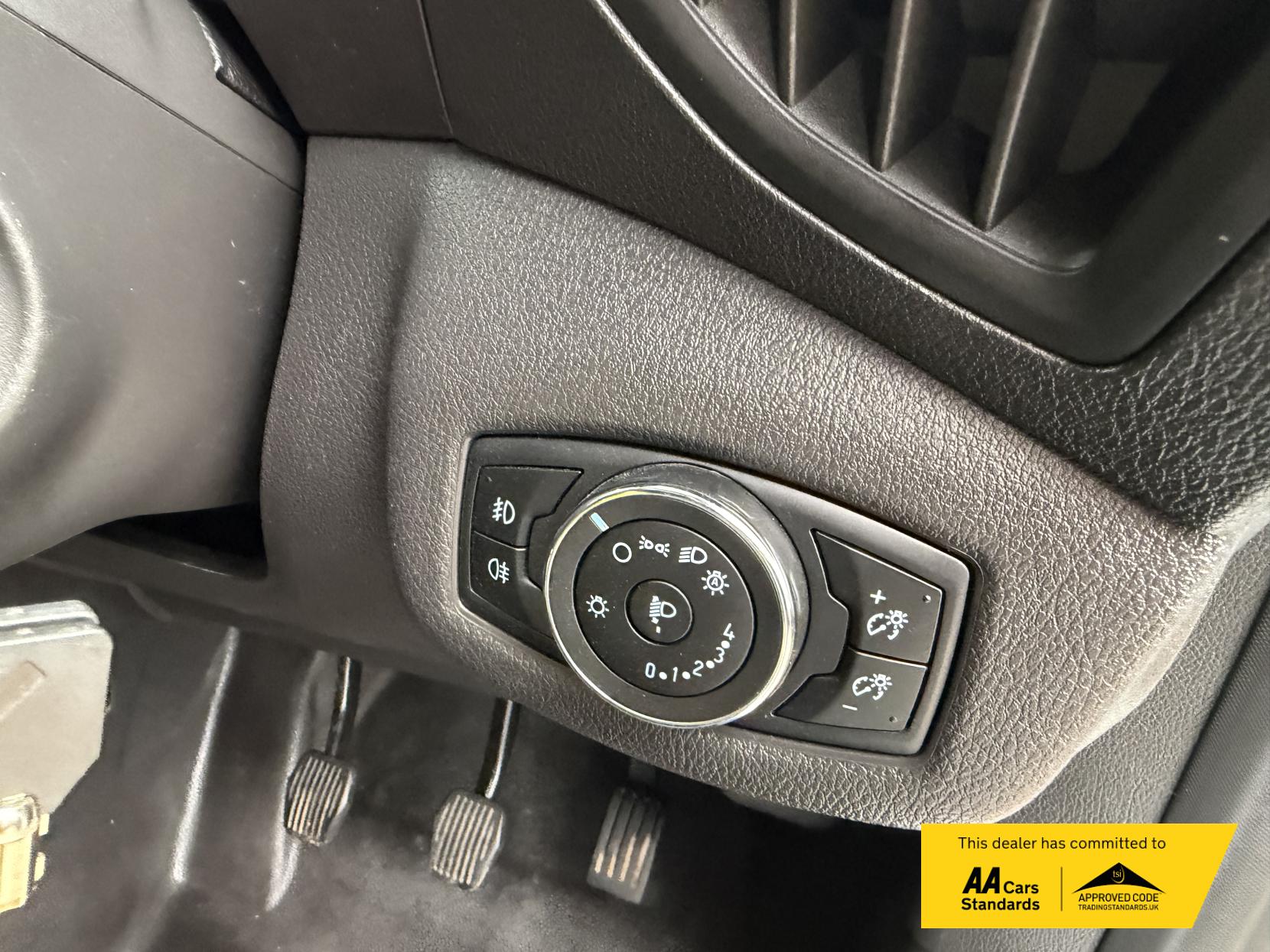 Ford Transit Connect 1.5 TDCi 240 Limited Panel Van 5dr Diesel Manual L2 H1 (119 g/km, 118 bhp)