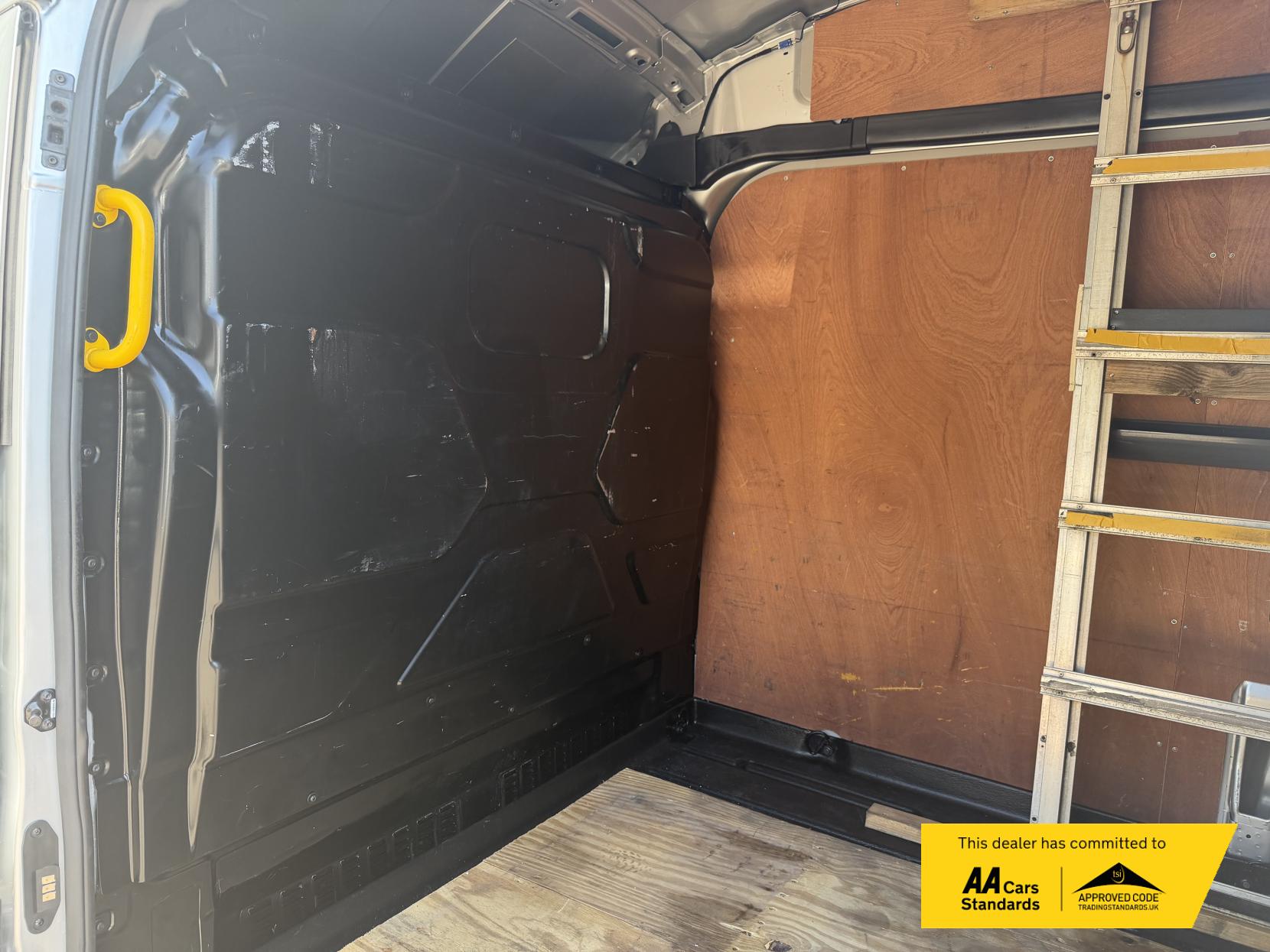2022 Ford Transit 2.0 350 EcoBlue MHEV Trend Panel Van 5dr Diesel Manual RWD L4 H3 Euro 6 (s/s) (130 ps) - Thumbnail 15