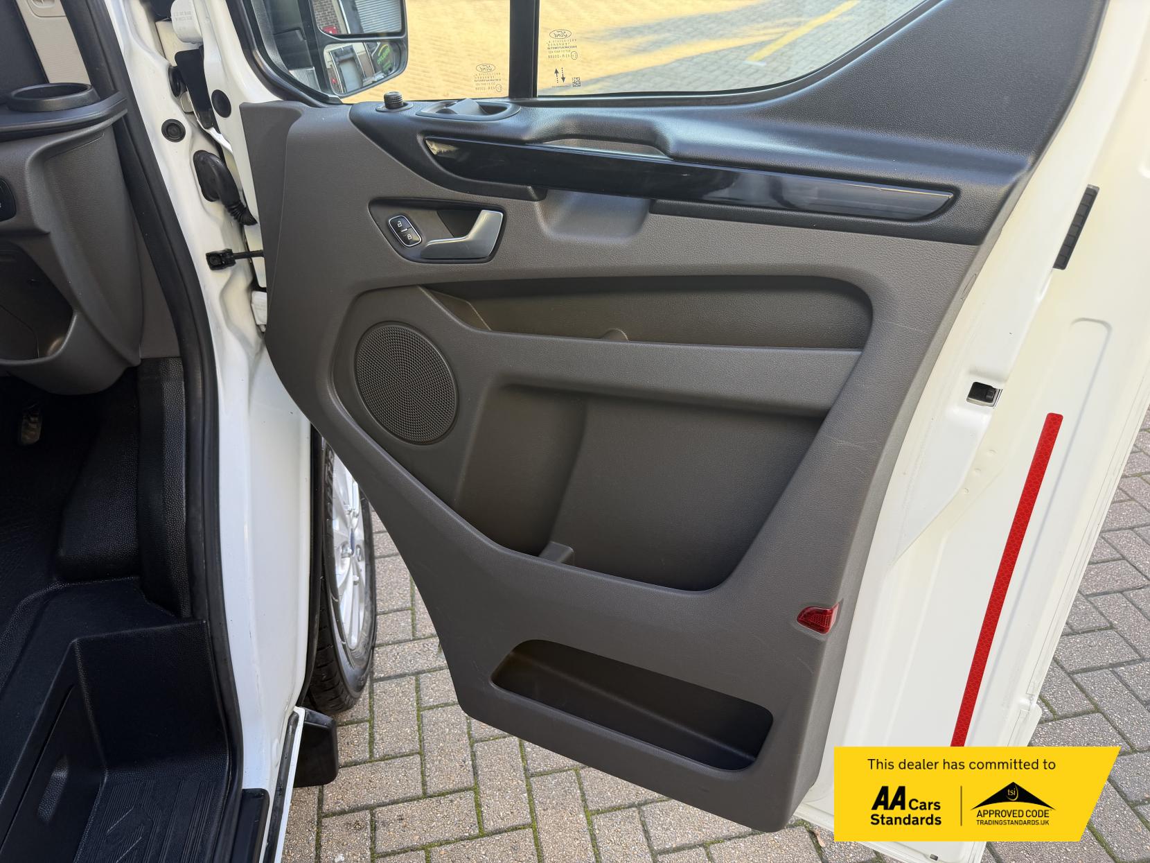 Ford Transit Custom 2.0 300 EcoBlue Limited Panel Van 5dr Diesel Auto L2 H1 Euro 6 (s/s) (130 ps)