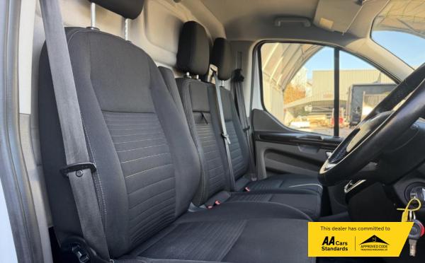 Ford Transit Custom 2.0 300 EcoBlue Limited Panel Van 5dr Diesel Auto L2 H1 Euro 6 (s/s) (130 ps)