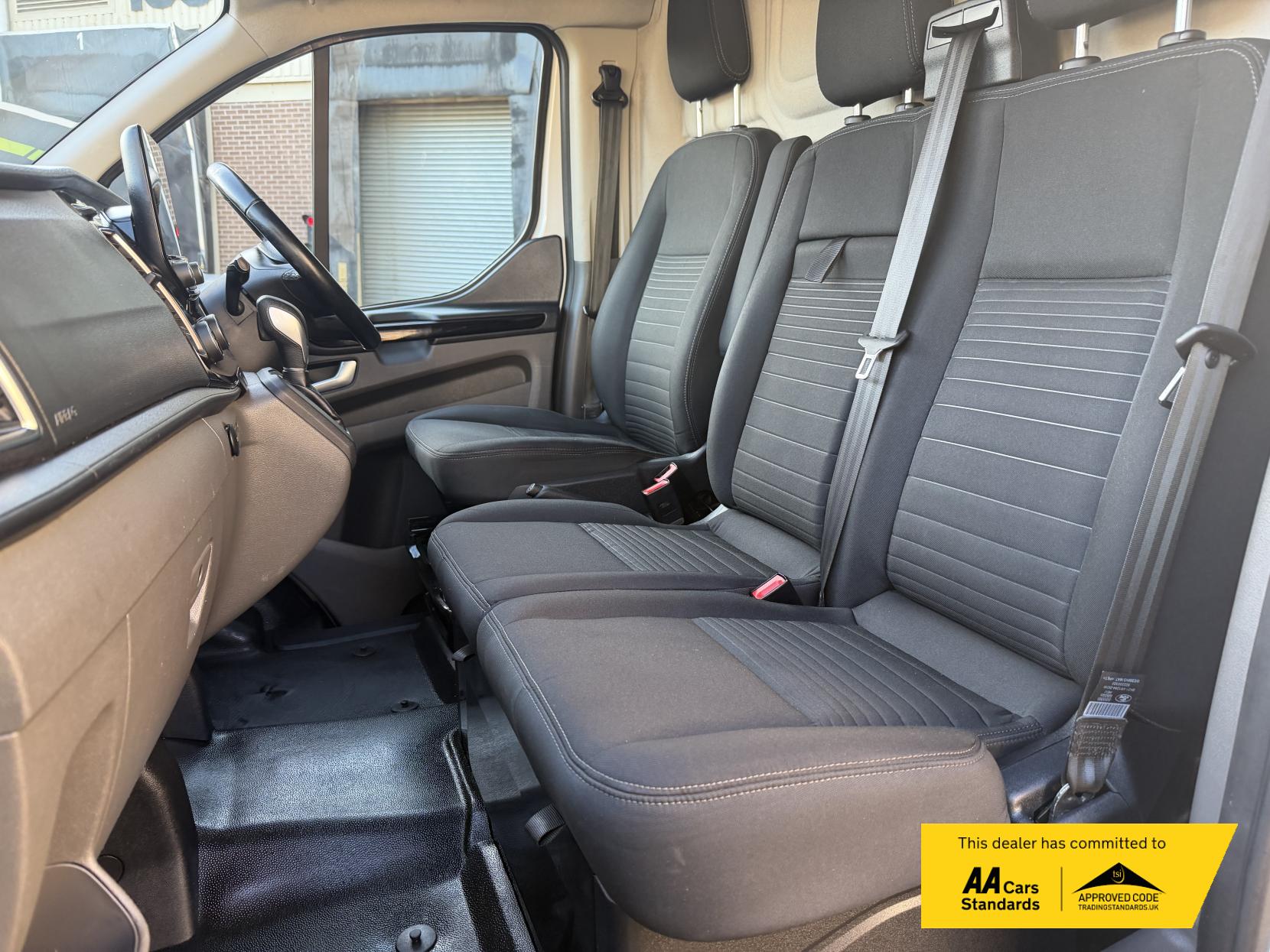 Ford Transit Custom 2.0 300 EcoBlue Limited Panel Van 5dr Diesel Auto L2 H1 Euro 6 (s/s) (130 ps)