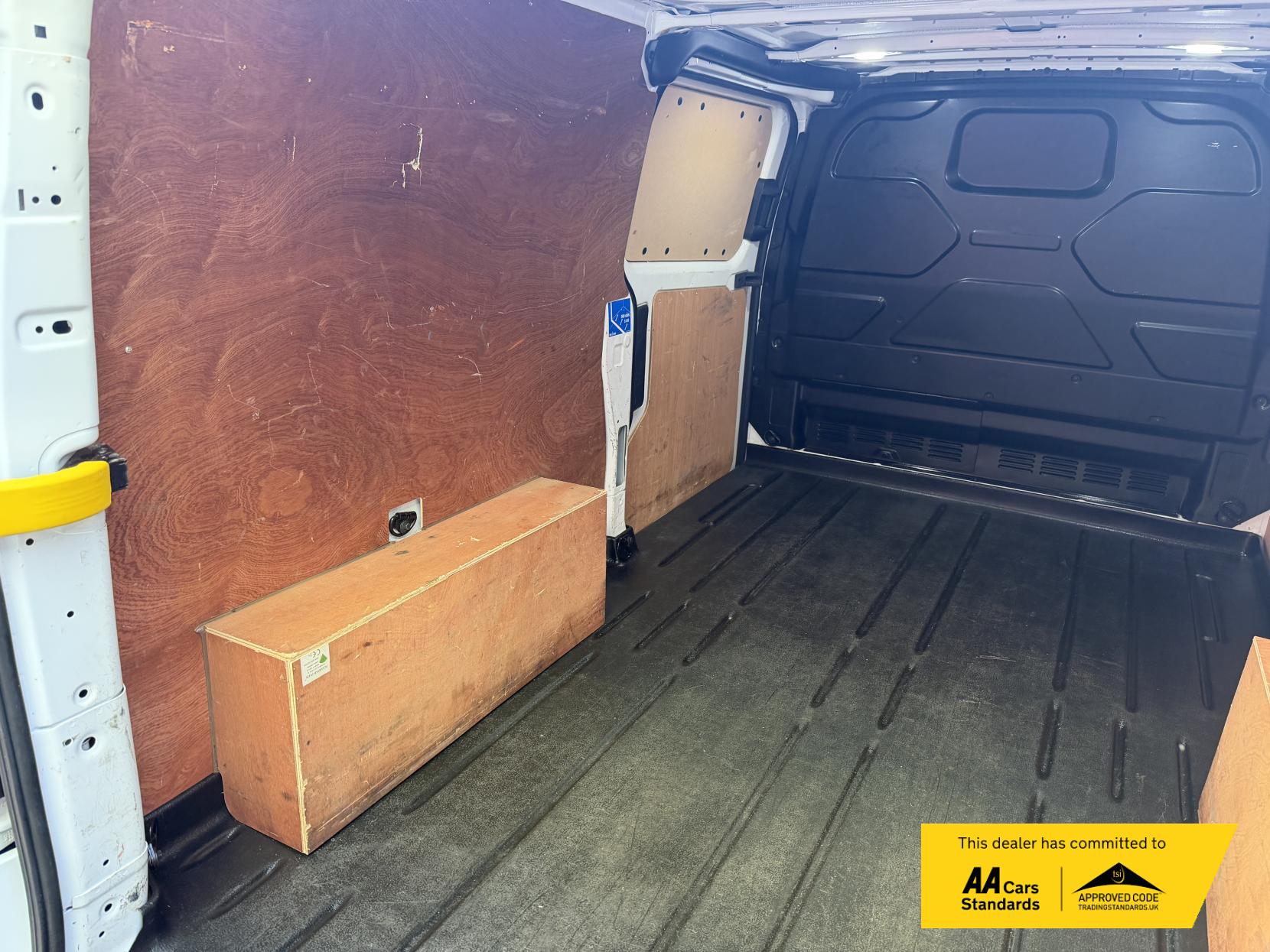 Ford Transit Custom 2.0 300 EcoBlue Limited Panel Van 5dr Diesel Auto L2 H1 Euro 6 (s/s) (130 ps)
